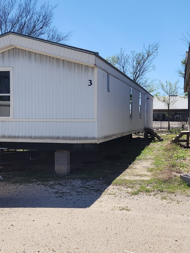 2000 Clayton Alamo 16x56 3 bed 2 Bath - single wide - in Bryan, TX - photo 1 of 12