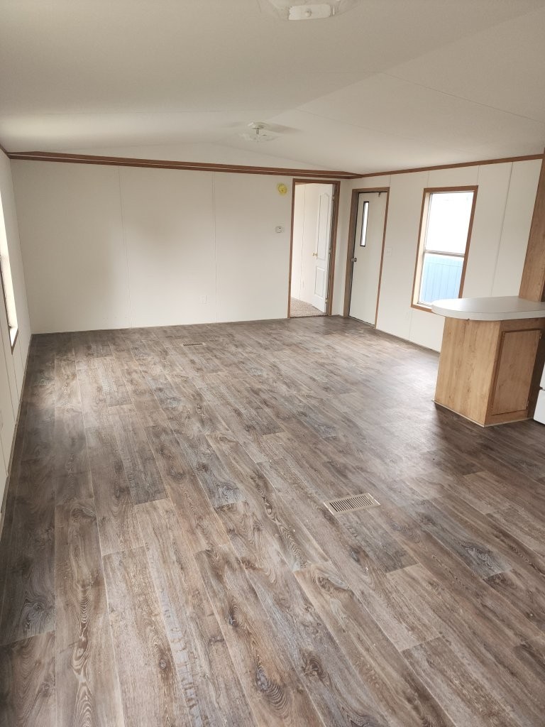 2000 Clayton Alamo 16x56 3 bed 2 Bath - single wide - in Bryan, TX - photo 4 of 12