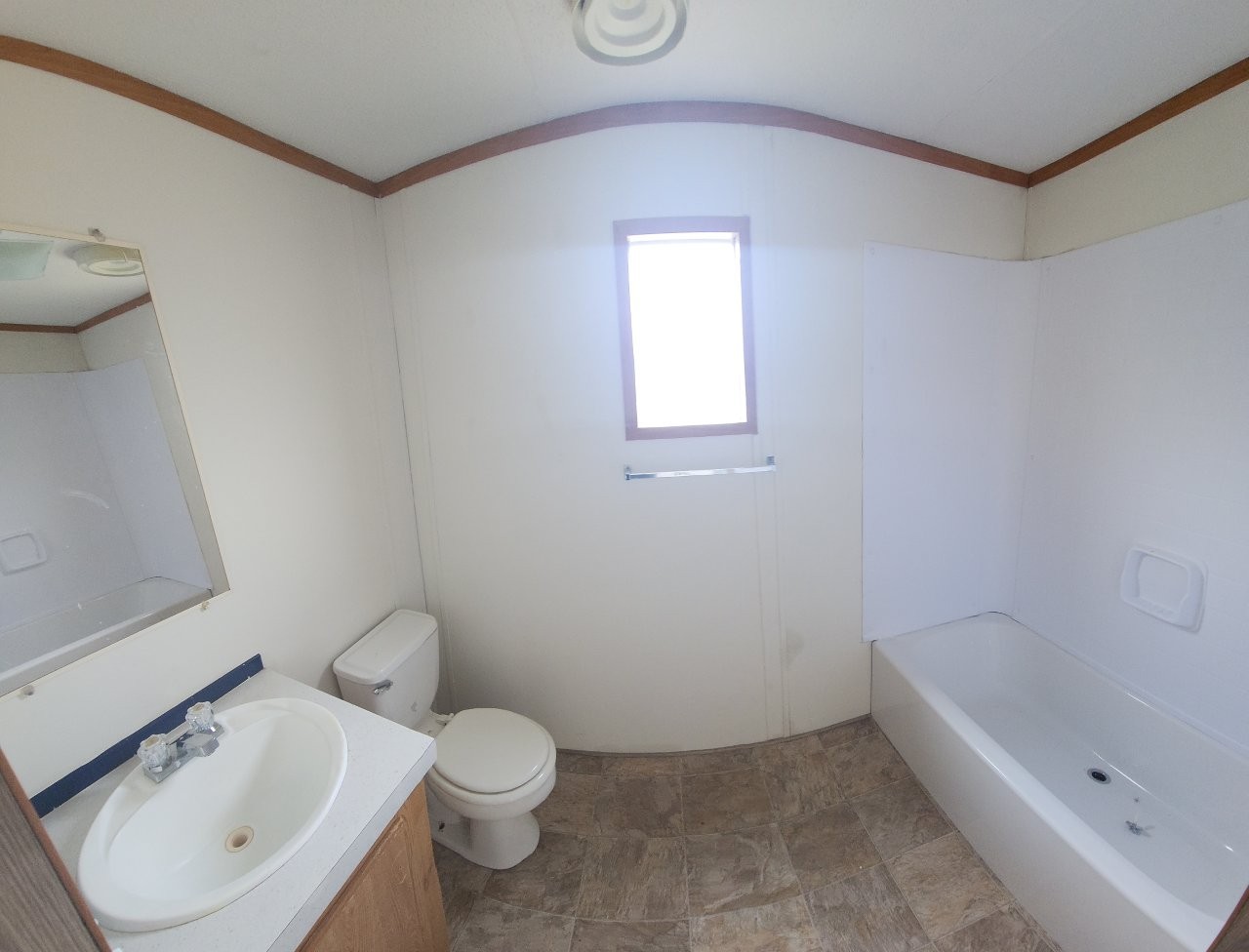 2000 Clayton Alamo 16x56 3 bed 2 Bath - single wide - in Bryan, TX - photo 11 of 12