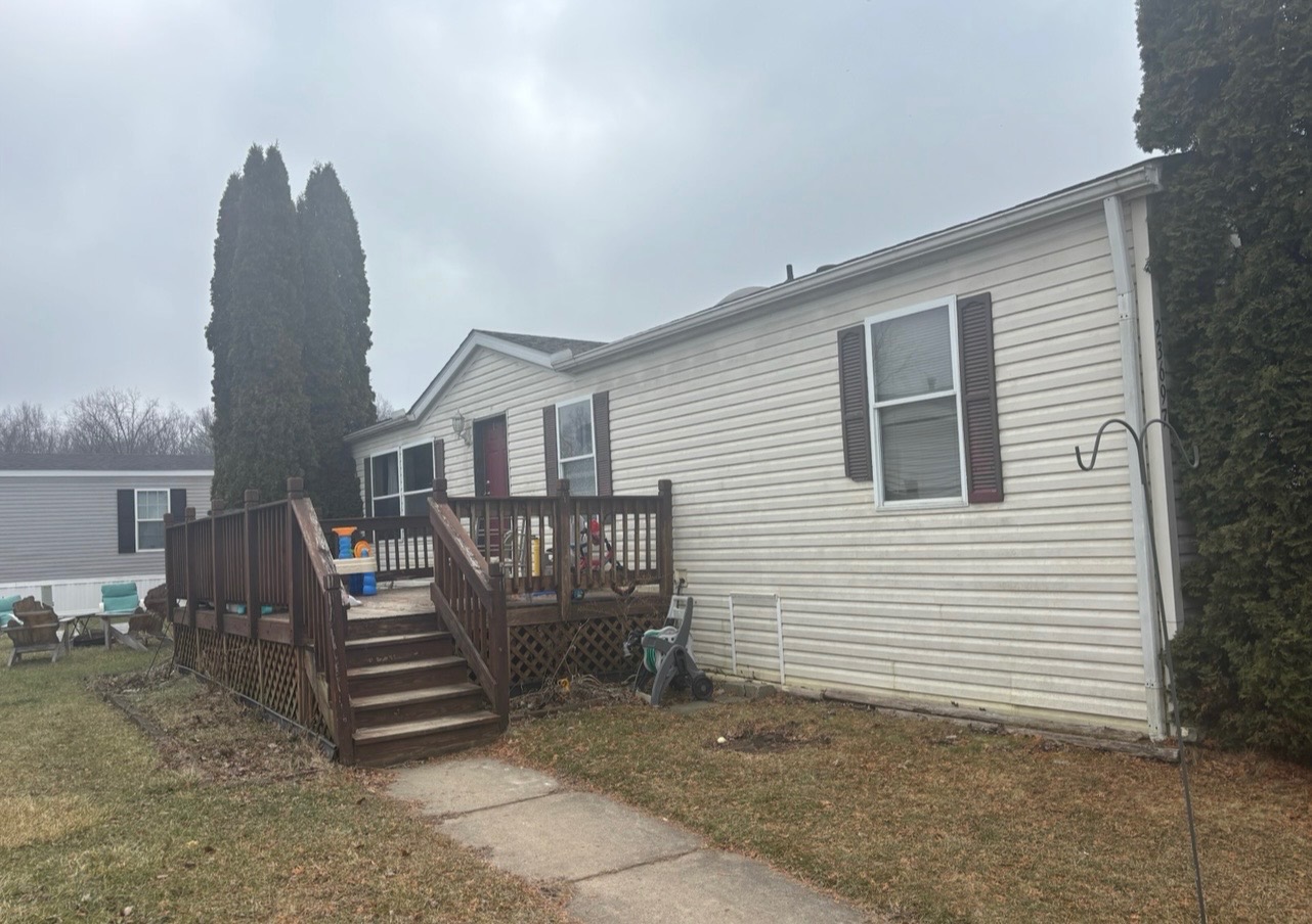 1996 3 bed 2 bath Double wide Mobile Home for sale. - double wide - in New Boston , MI - photo 1 of 15