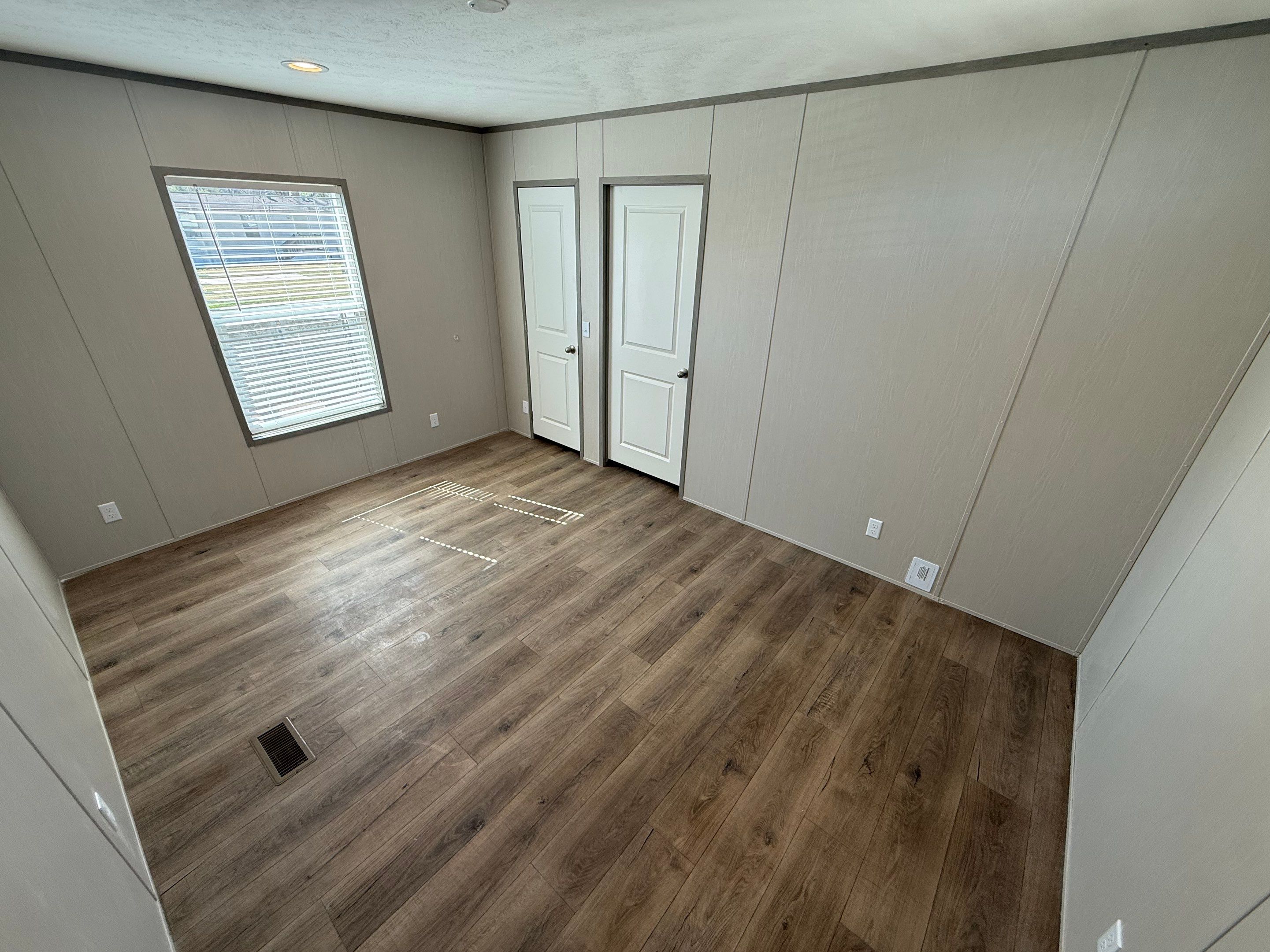 1915 W MacArthur Rd, #184 Wichita, KS - single wide - in Wichita, KS - photo 1 of 14