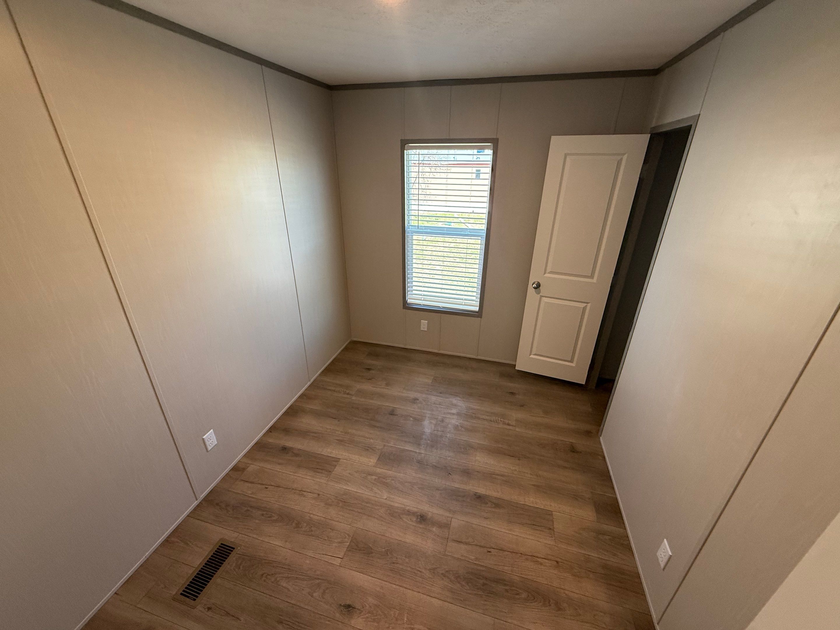 1915 W MacArthur Rd, #184 Wichita, KS - single wide - in Wichita, KS - photo 4 of 14