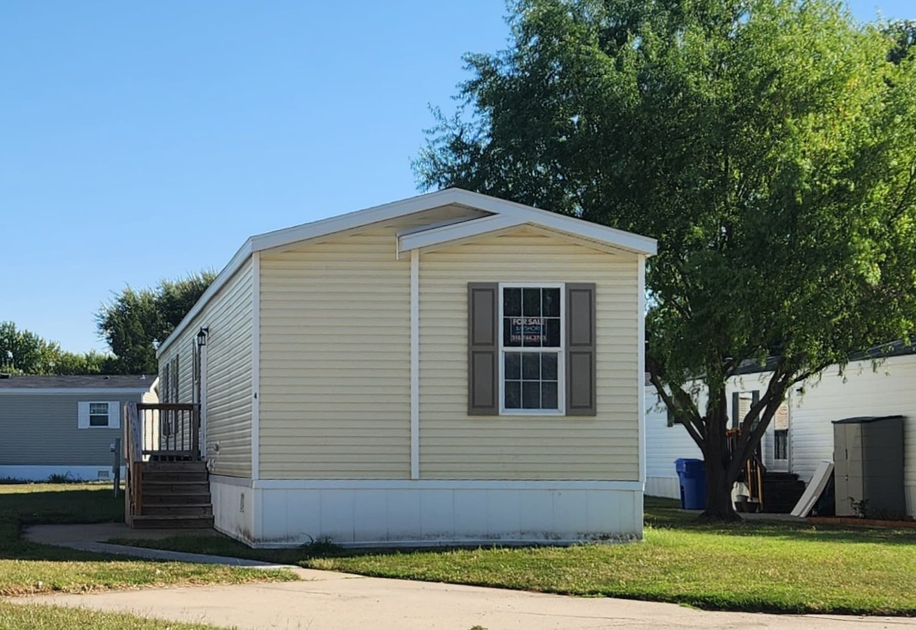4 Sequoyia Drive #H004 Park City, KS - double wide - in Park City, KS - photo 3 of 12