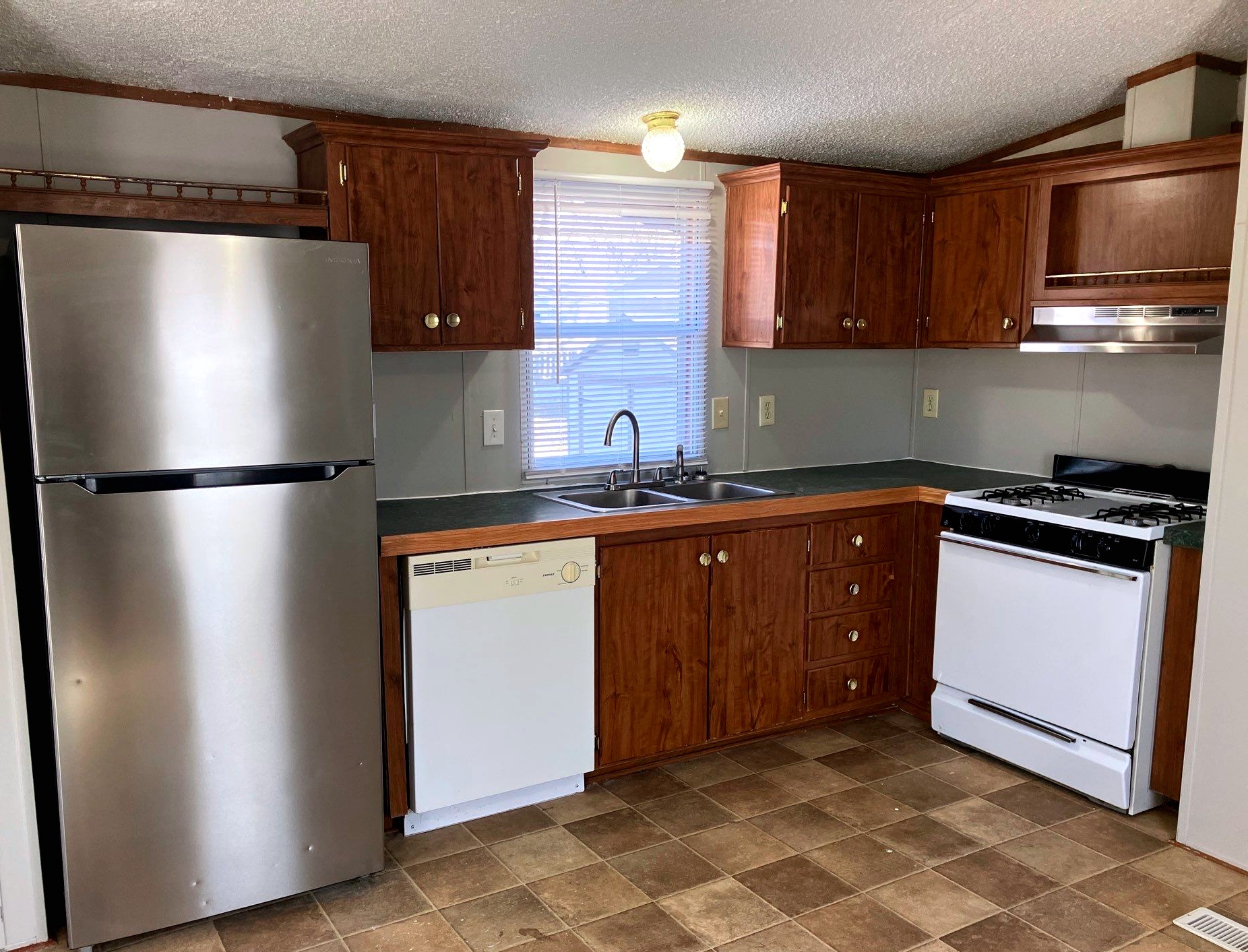 1915 W MacArthur Rd, #109 - single wide - in Wichita, KS - photo 1 of 14