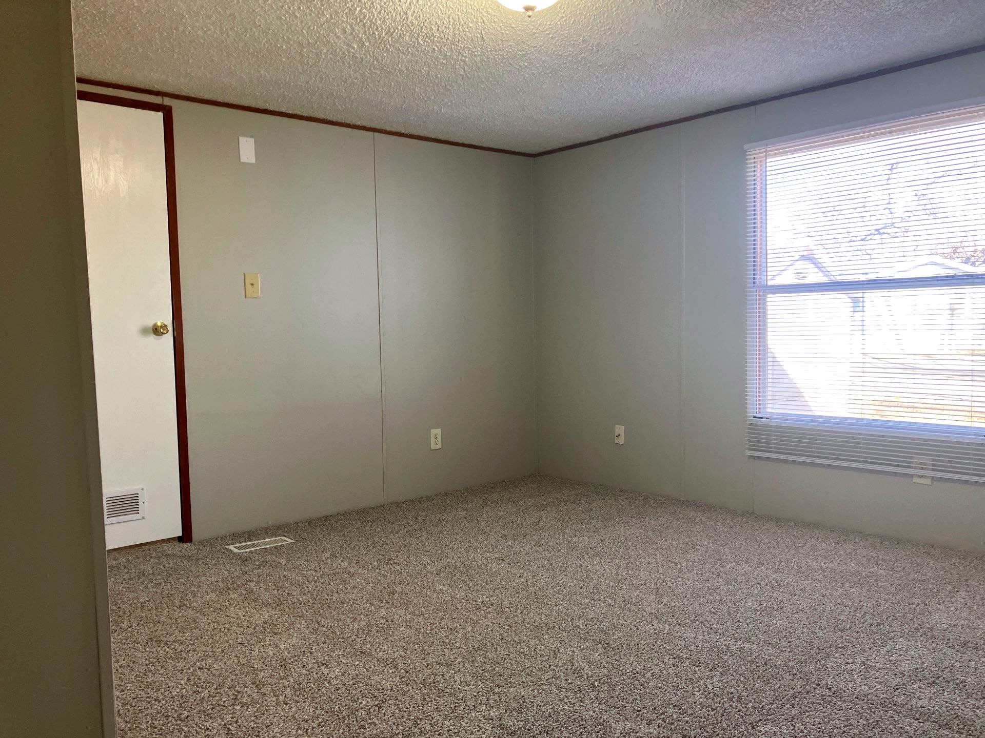 1915 W MacArthur Rd, #109 - single wide - in Wichita, KS - photo 2 of 14