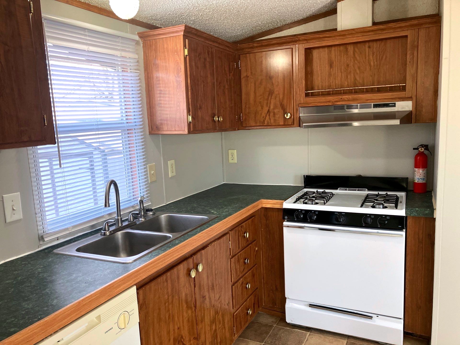 1915 W MacArthur Rd, #109 - single wide - in Wichita, KS - photo 10 of 14