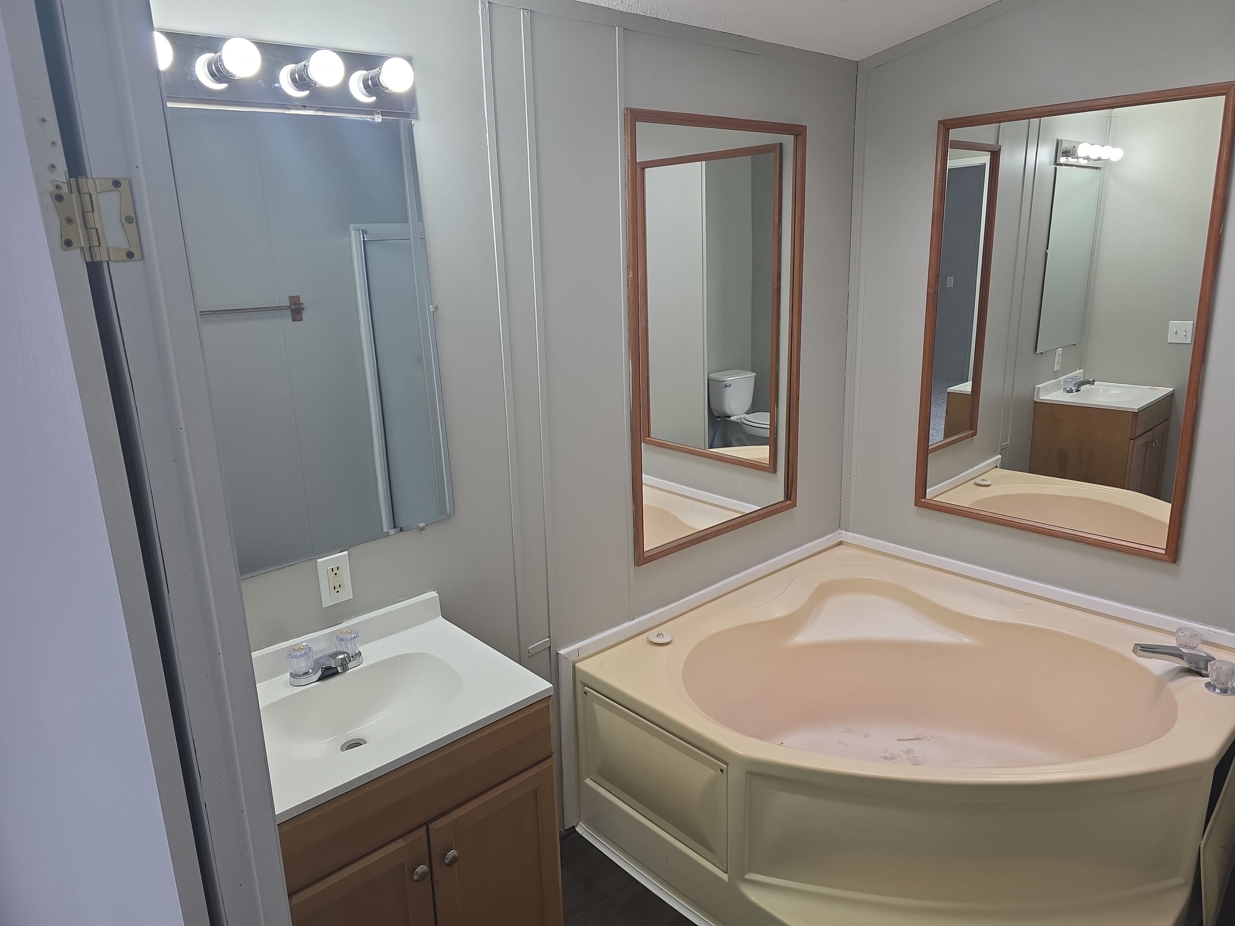 2 Bedroom 2 Bath Manufactured Home For Sale in Wichita, KS - 90841 - single wide - in Wichita, KS - photo 5 of 17