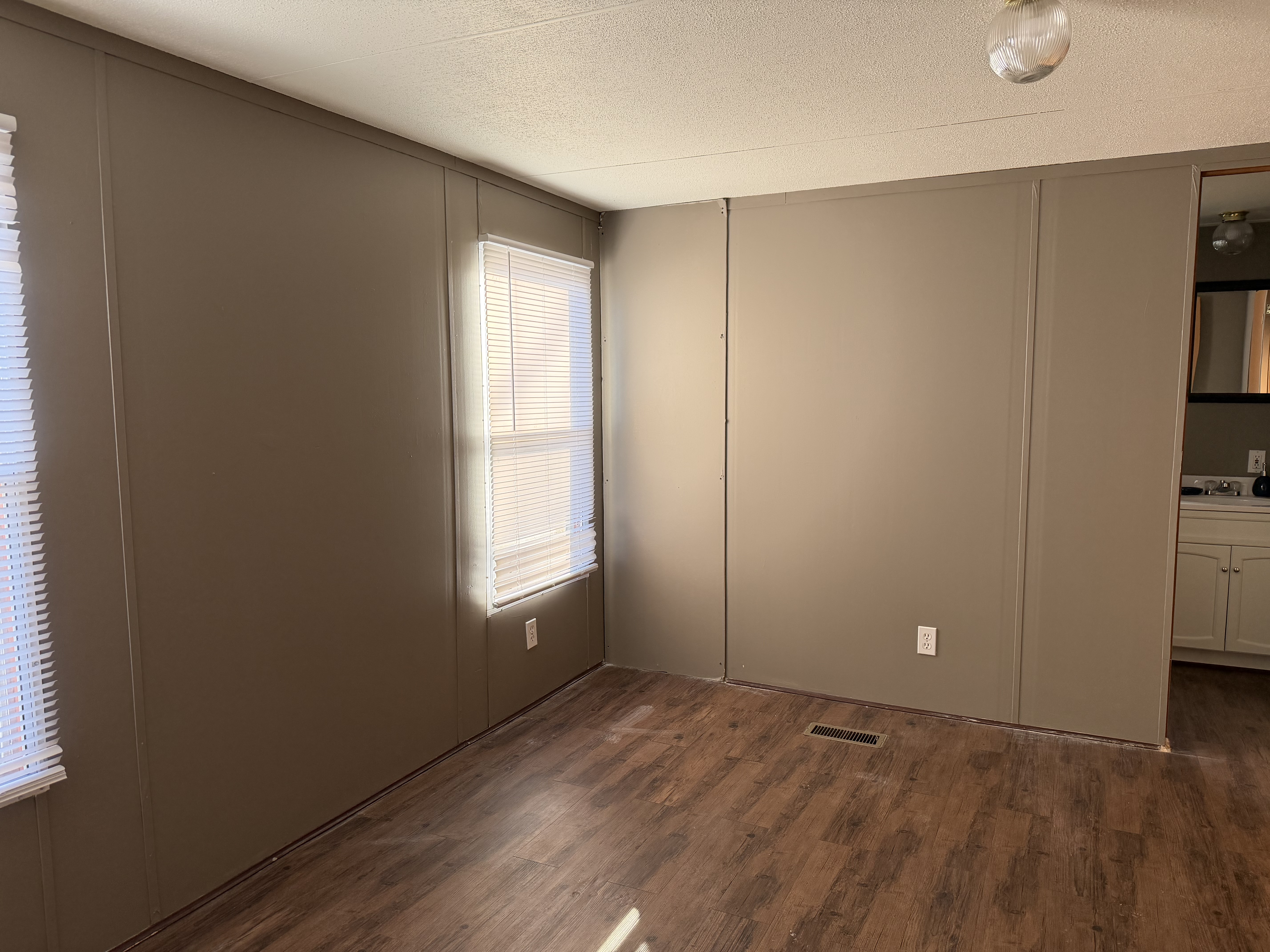 2 Bedroom 2 Bath Manufactured Home For Sale in Wichita, KS - 91614 - double wide - in Wichita, KS - photo 6 of 16