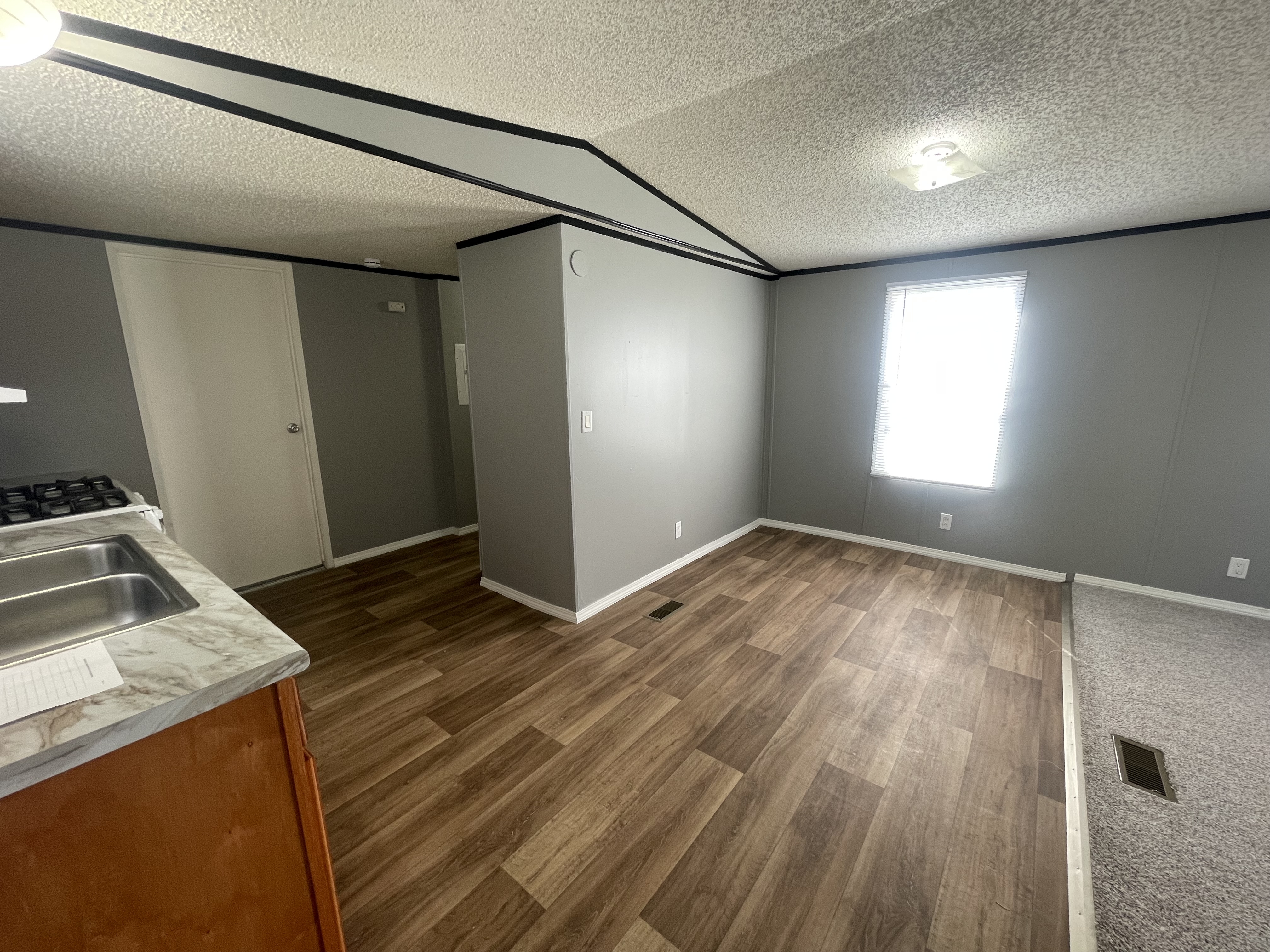 1915 W MacArthur Rd, #215 Wichita, KS - single wide - in Wichita, KS - photo 3 of 5
