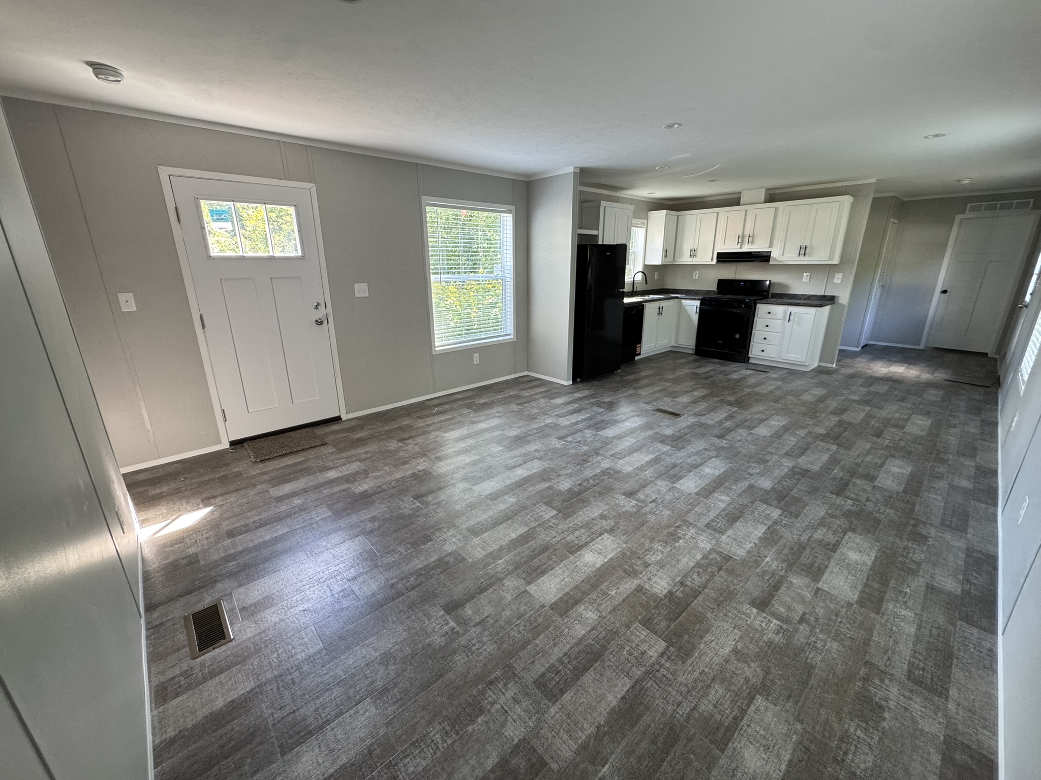 1204 Cheshire Court Liverpool, NY - single wide - in Liverpool, NY - photo 1 of 11