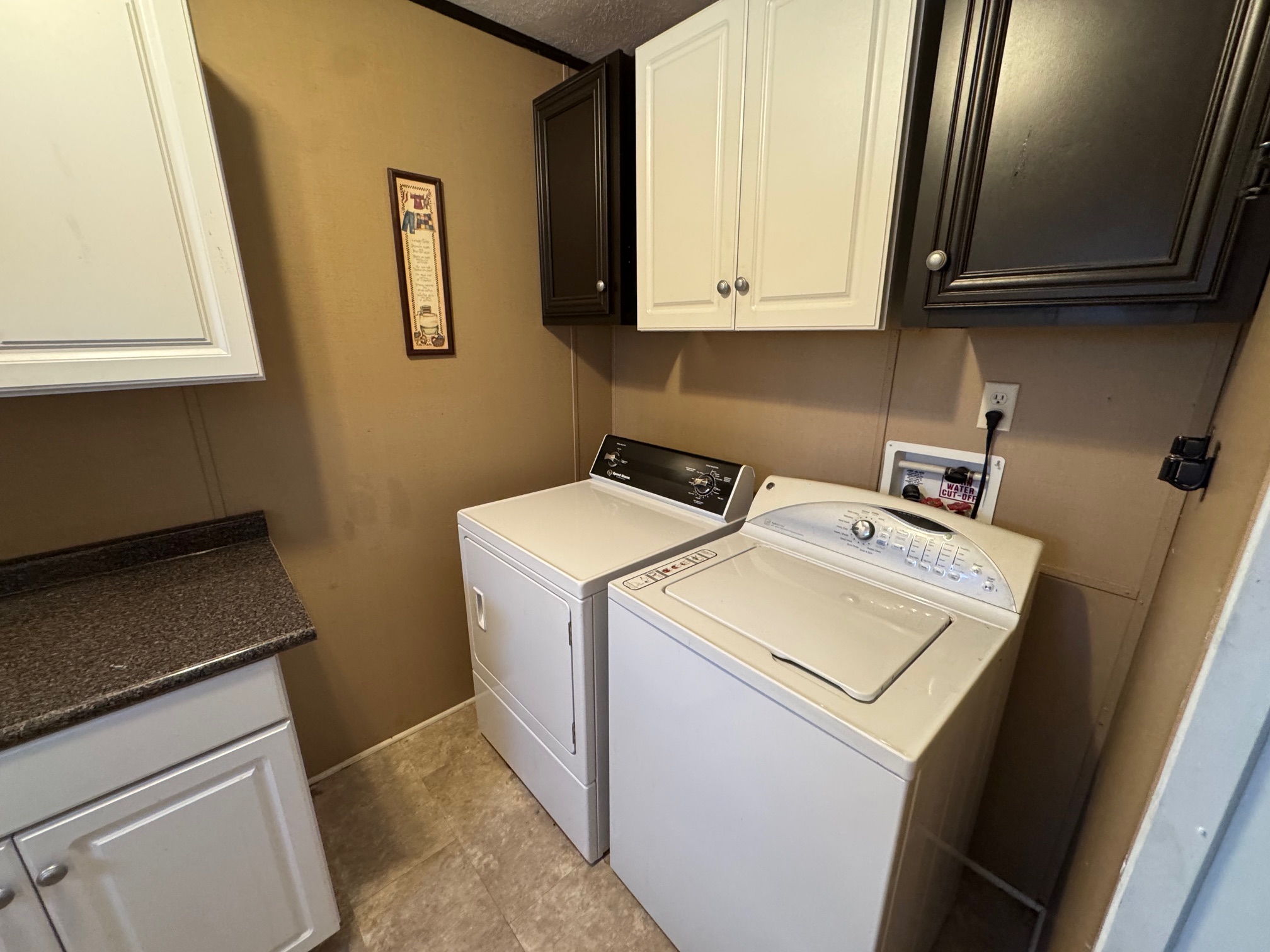 2013 Clacton Court Liverpool, NY - double wide - in Liverpool, NY - photo 3 of 13