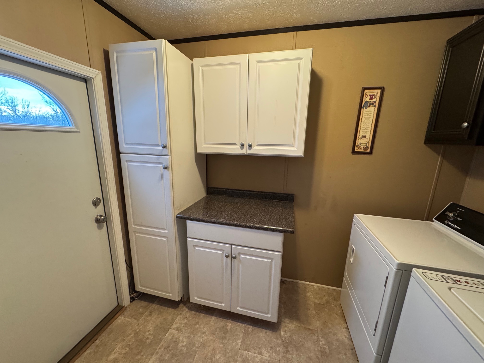 2013 Clacton Court Liverpool, NY - double wide - in Liverpool, NY - photo 4 of 13