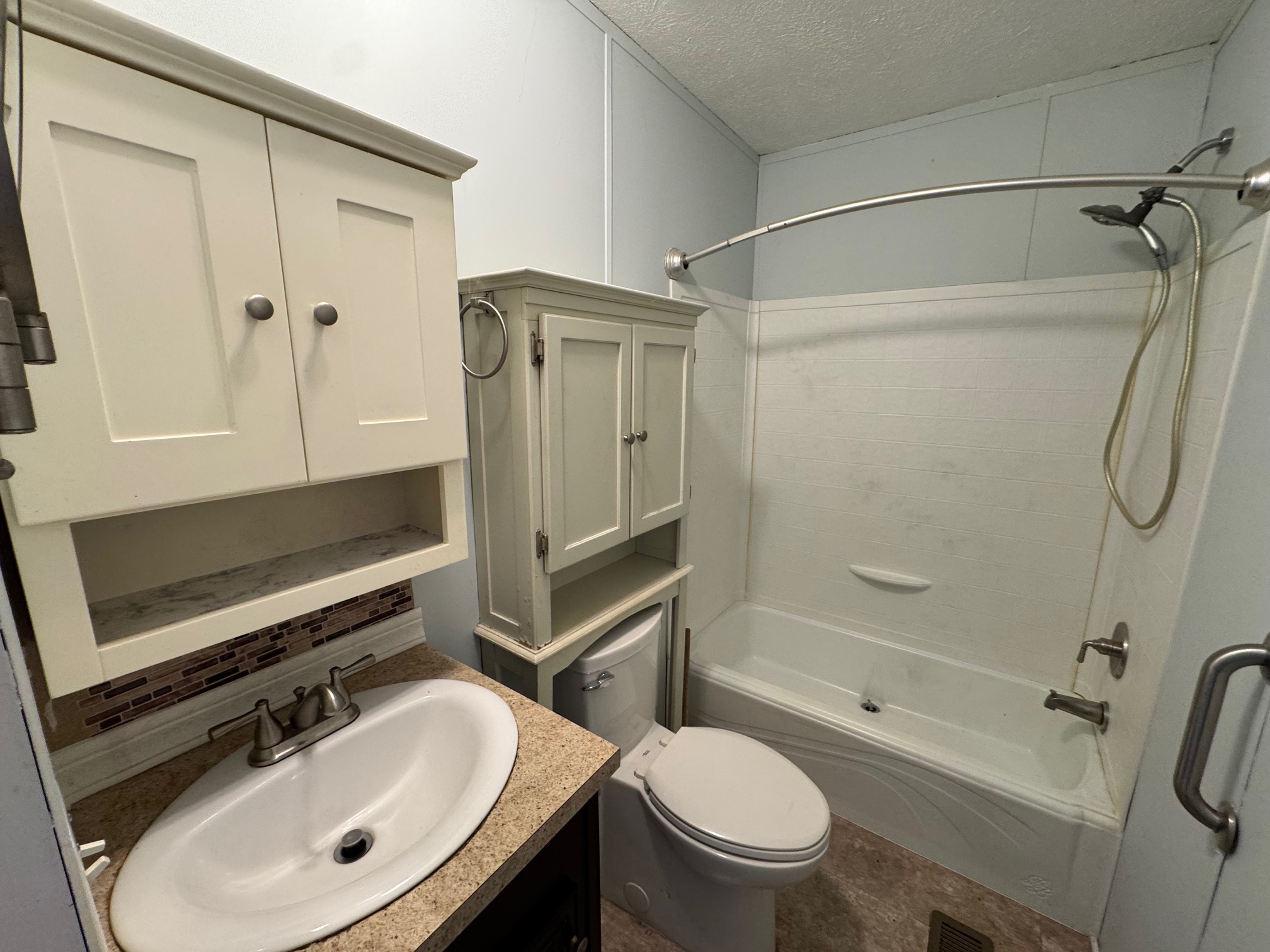 2013 Clacton Court Liverpool, NY - double wide - in Liverpool, NY - photo 5 of 13