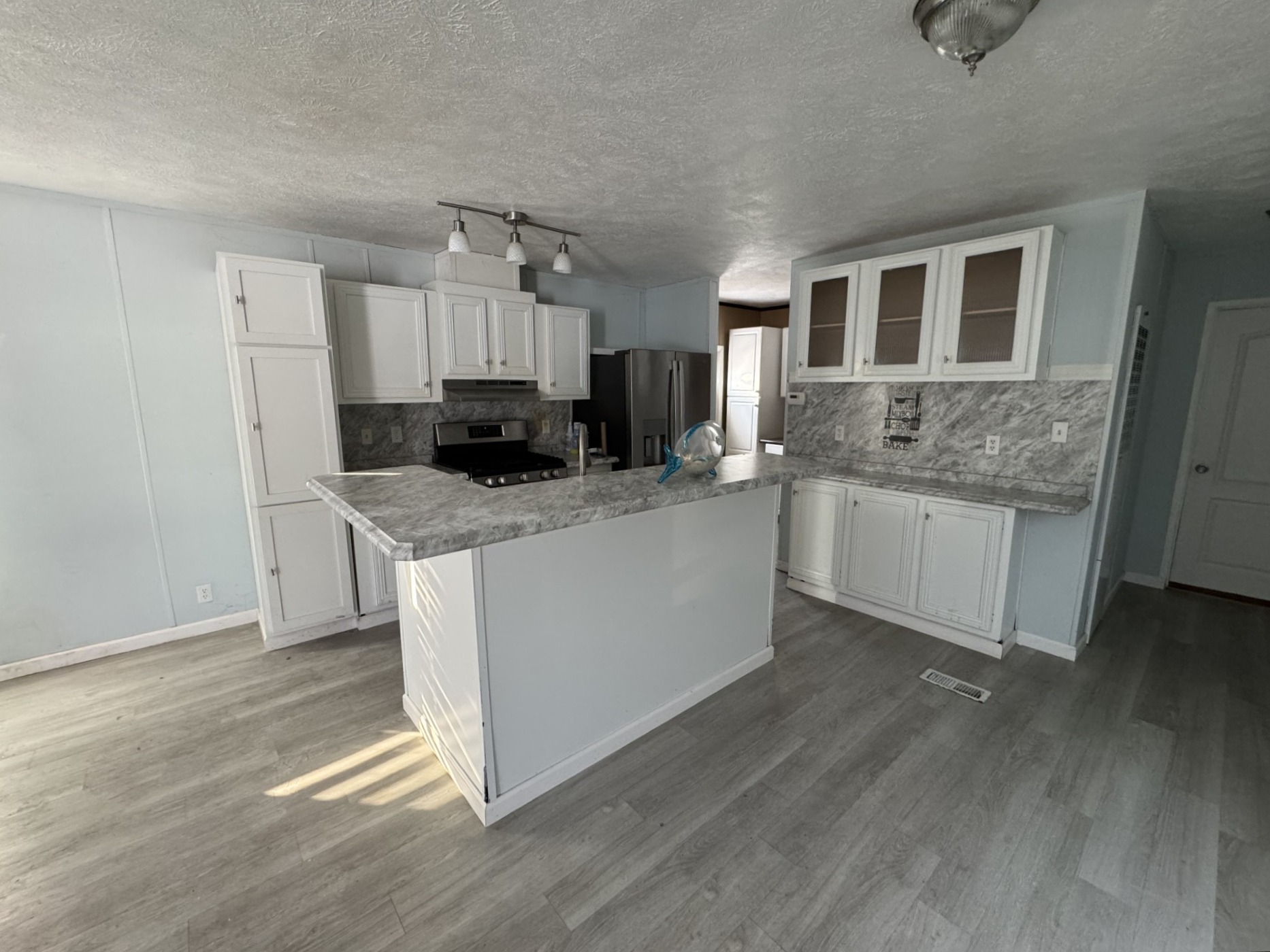 2013 Clacton Court Liverpool, NY - double wide - in Liverpool, NY - photo 8 of 13