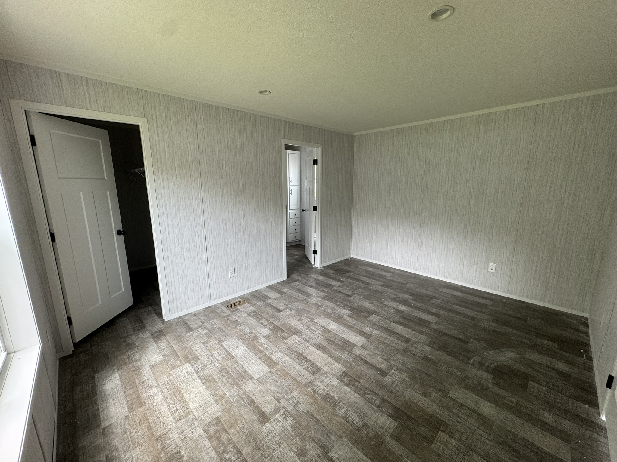 6605 Ealing Court Liverpool, NY - double wide - in Liverpool, NY - photo 1 of 8