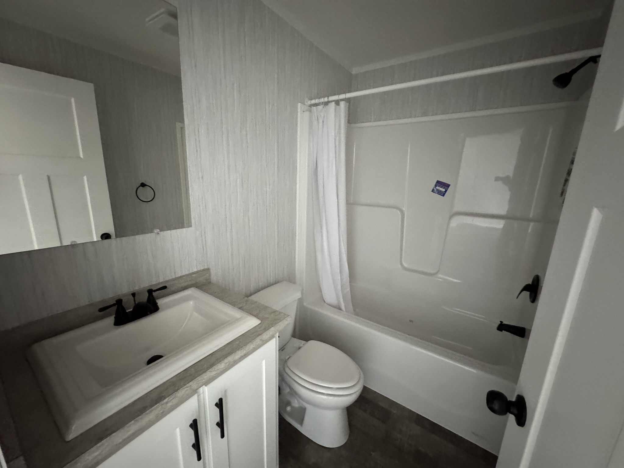 6605 Ealing Court Liverpool, NY - double wide - in Liverpool, NY - photo 6 of 8