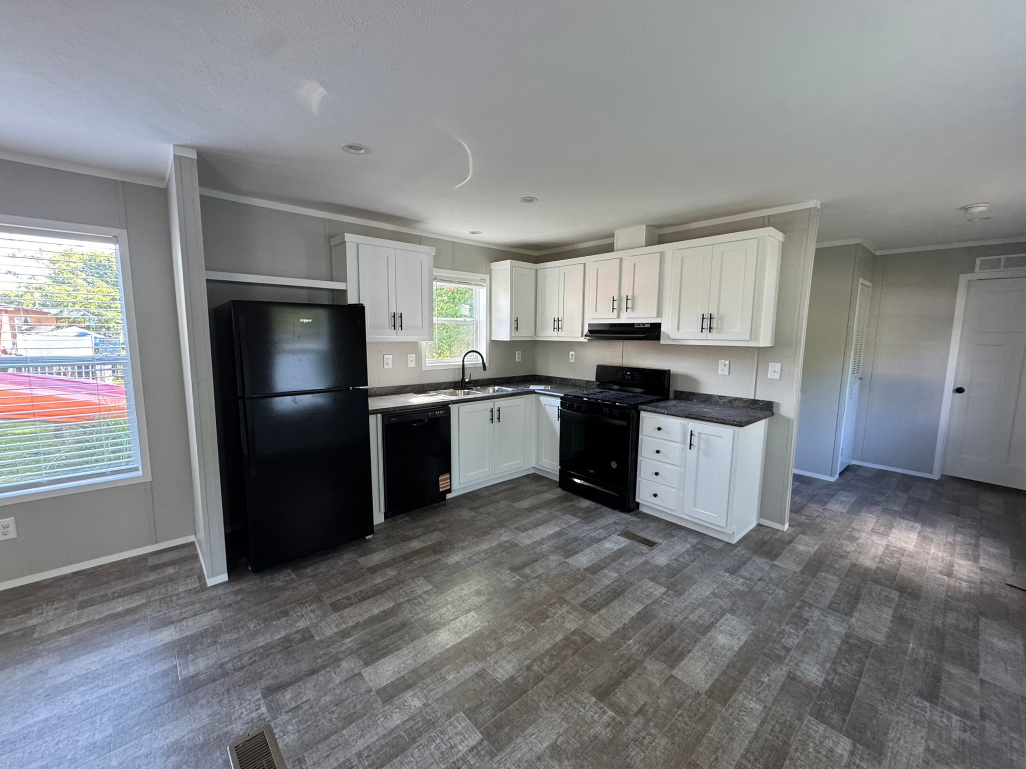 3911 Burdett Court Liverpool, NY - single wide - in Liverpool, NY - photo 5 of 11