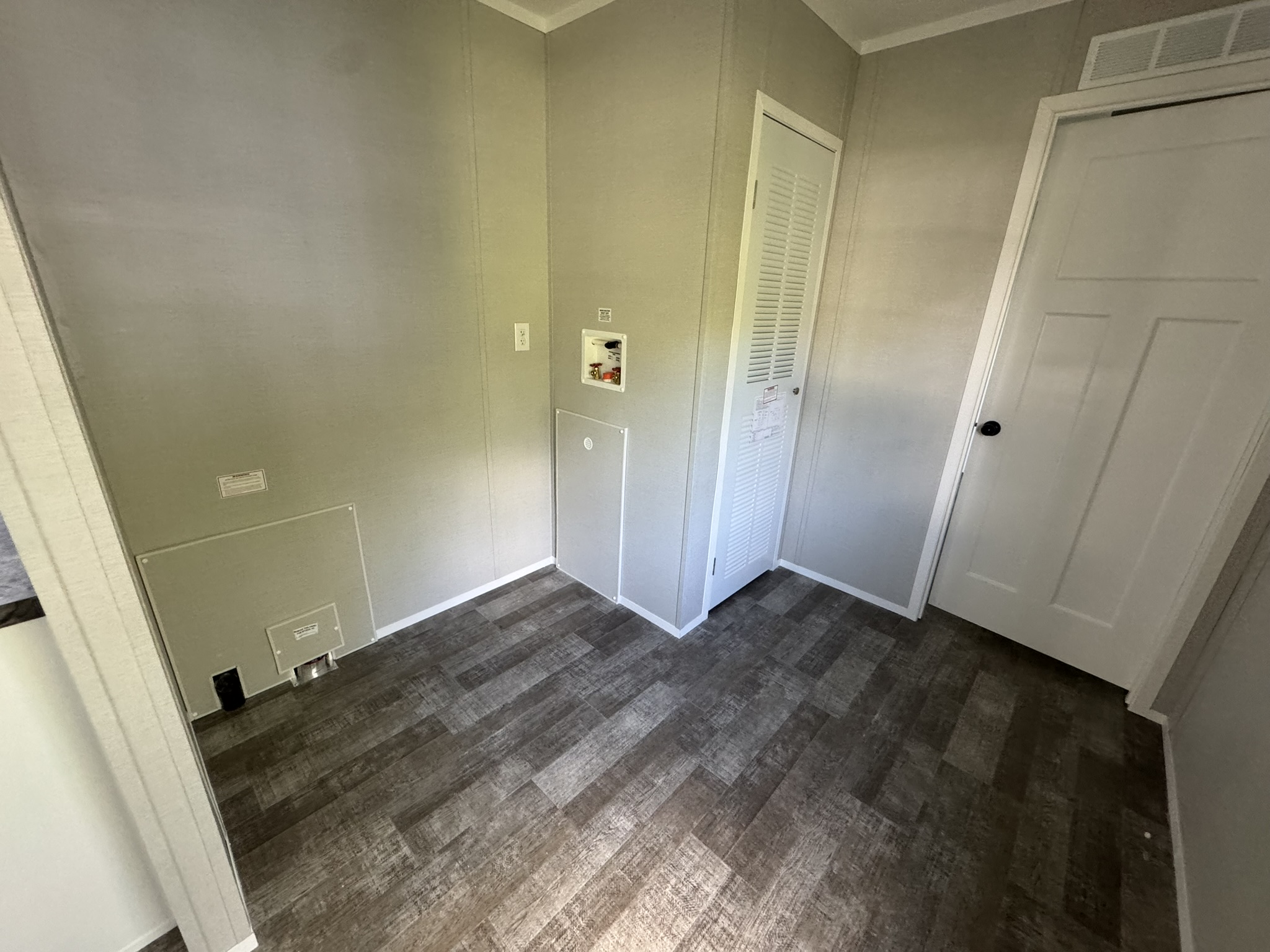 3911 Burdett Court Liverpool, NY - single wide - in Liverpool, NY - photo 6 of 11