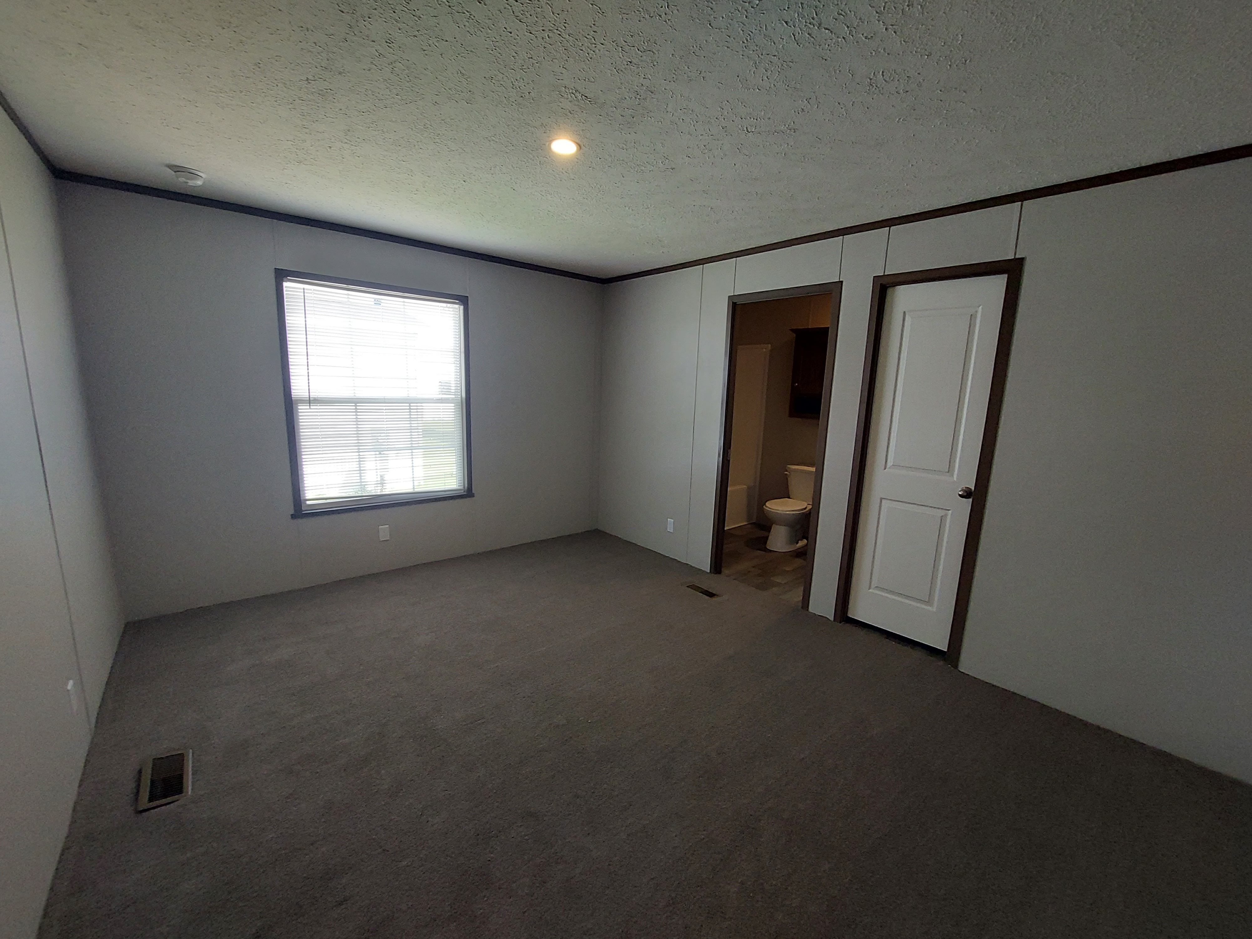 Get It While You Can! - single wide - in Springfield, IL - photo 3 of 7