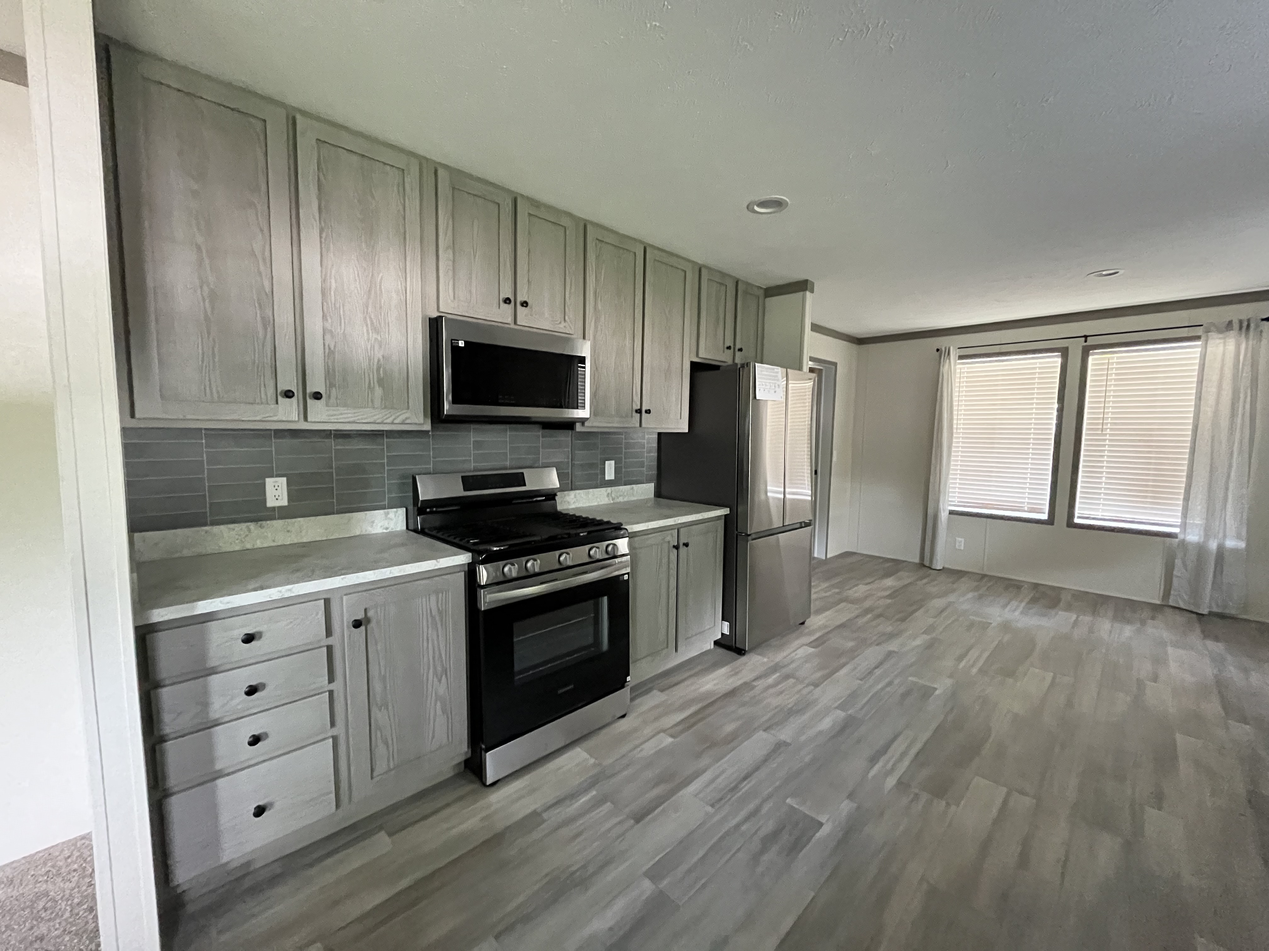 PORCH LIVING AT YOUR FINGER TIPS! - double wide - in Kalamazoo, MI - photo 4 of 13