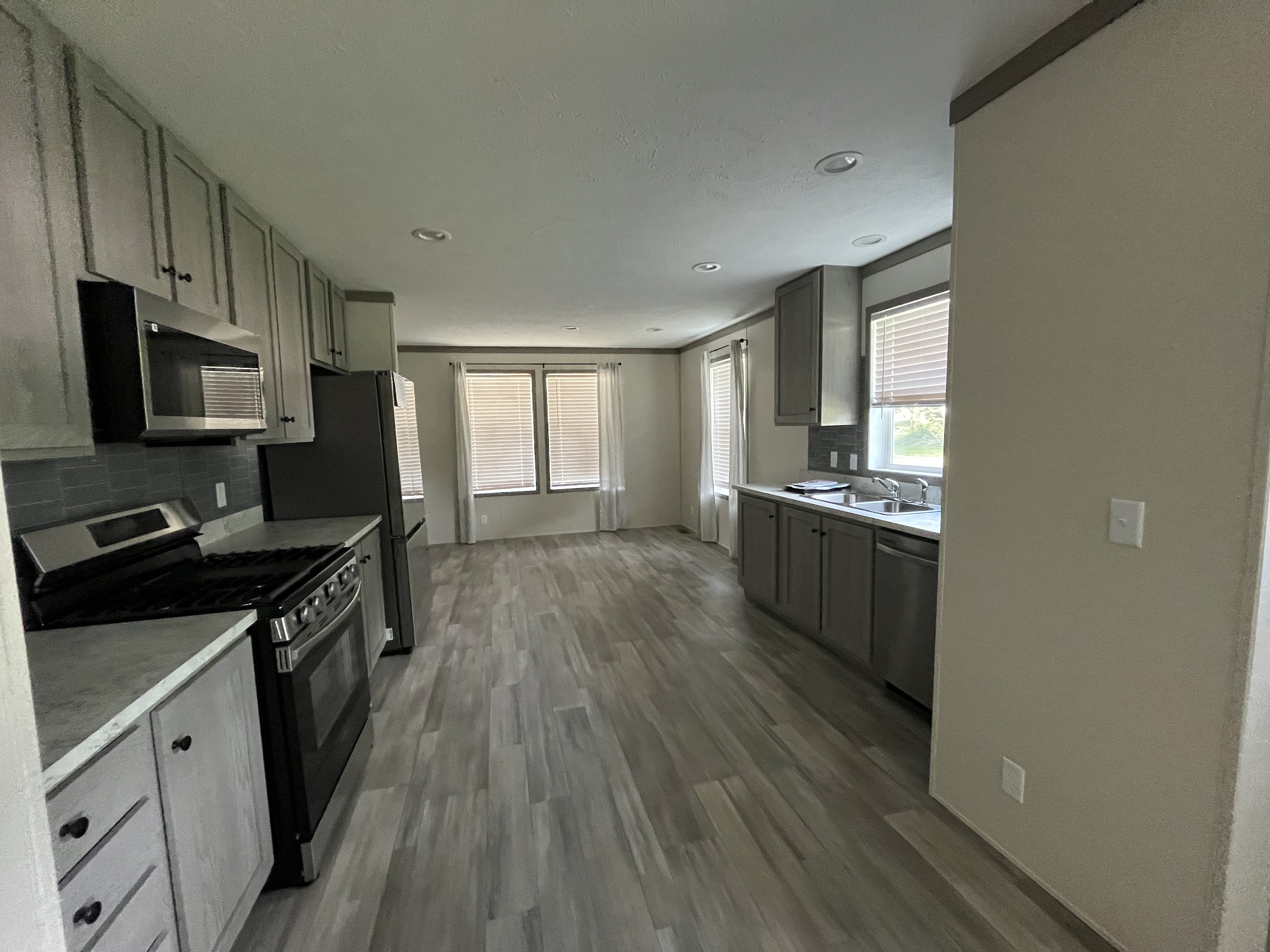 PORCH LIVING AT YOUR FINGER TIPS! - double wide - in Kalamazoo, MI - photo 5 of 13