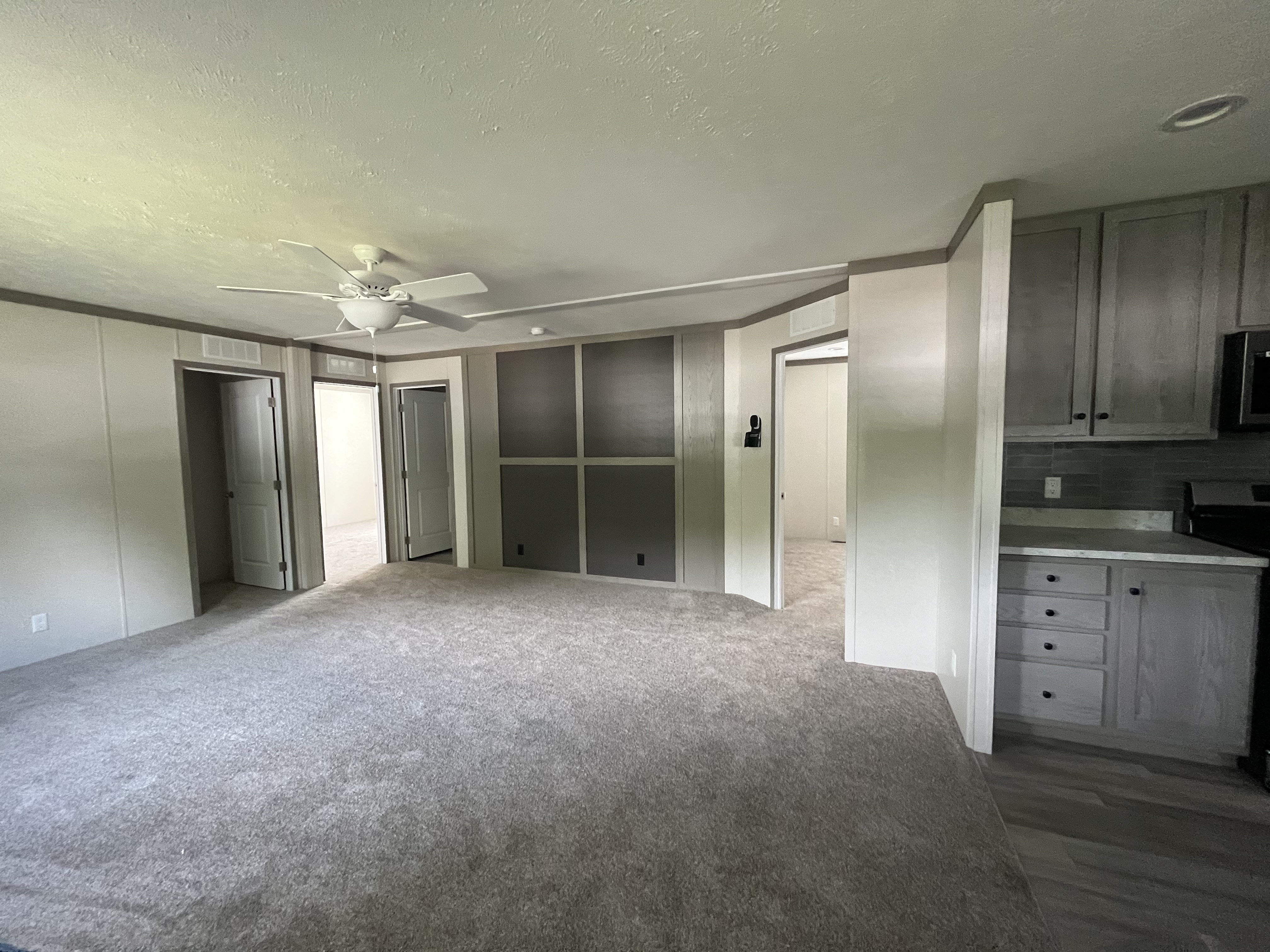 PORCH LIVING AT YOUR FINGER TIPS! - double wide - in Kalamazoo, MI - photo 6 of 13