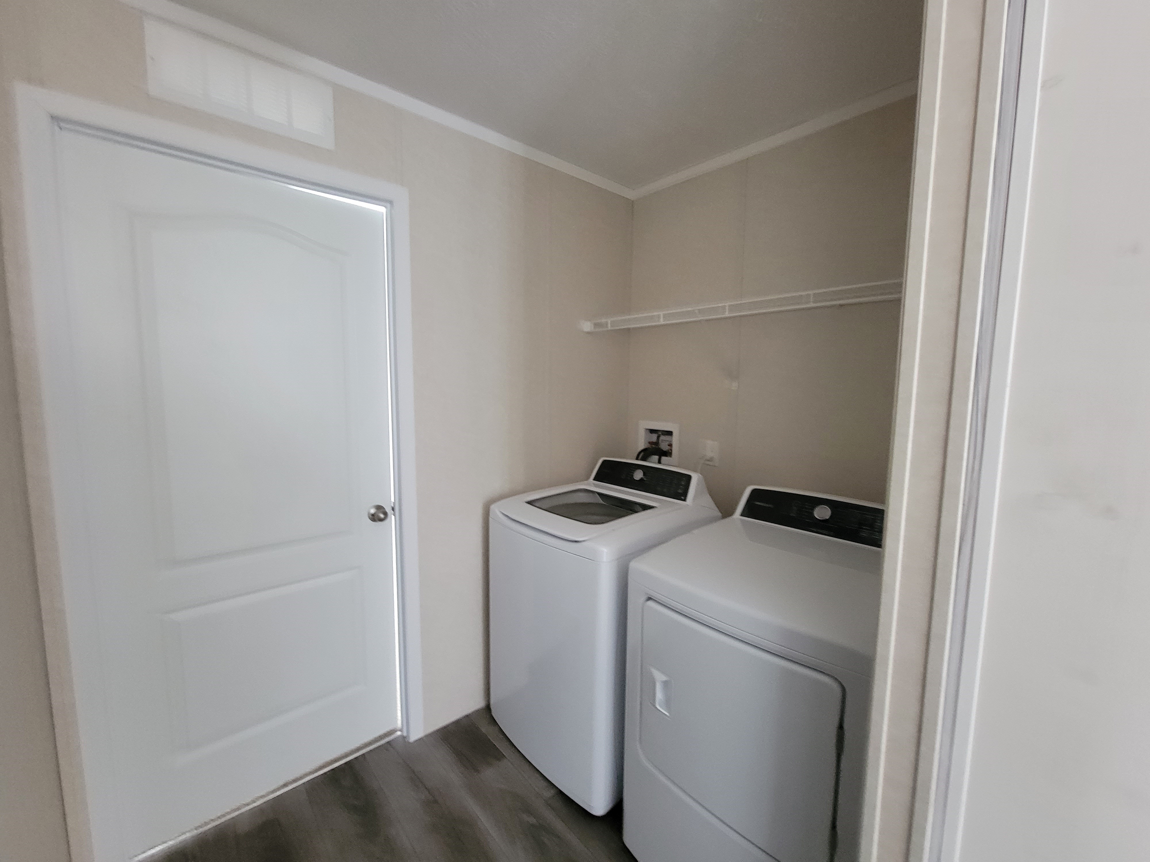 2 Bed 1 Bath in Flushing MI - single wide - in Flushing, MI - photo 2 of 6
