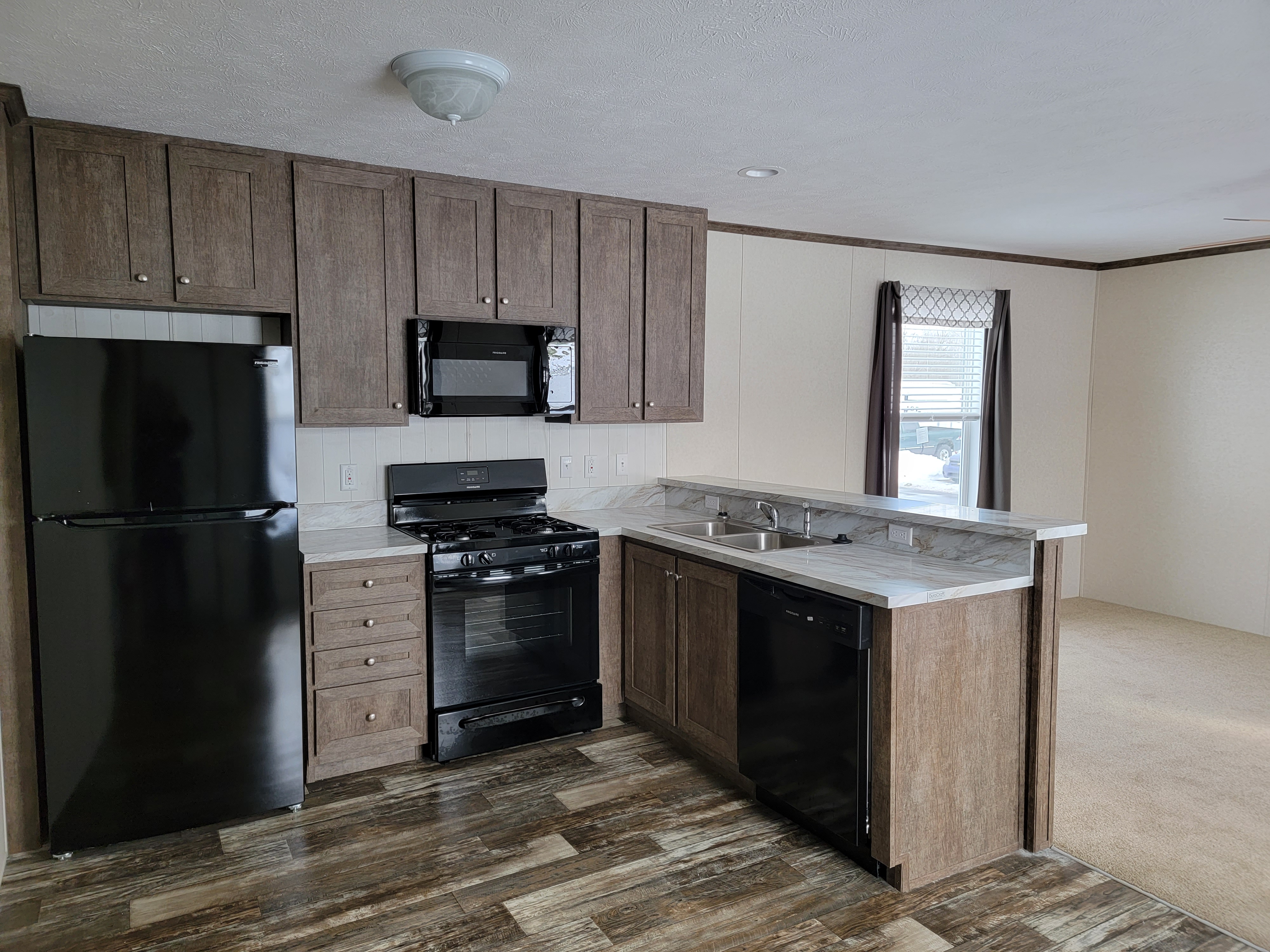 2 Bed 1 Bath in Flushing MI - single wide - in Flushing, MI - photo 3 of 6