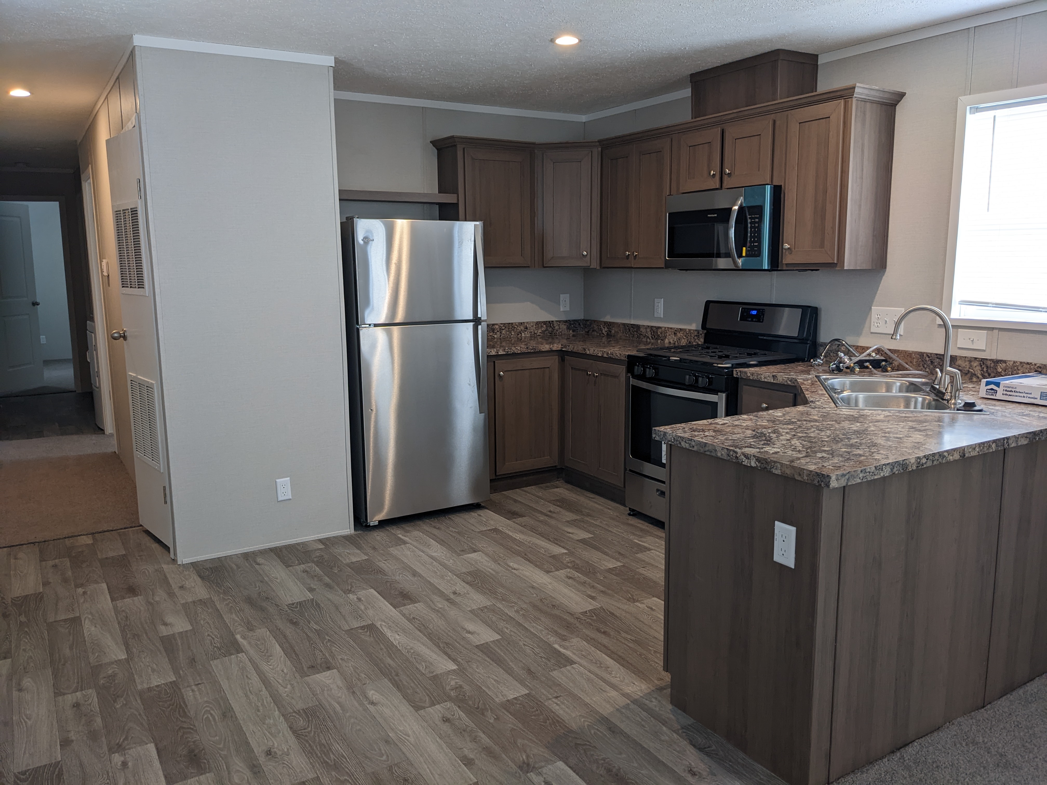 OPEN-CONCEPT FLOOR PLAN! - single wide - in Springfield, IL - photo 4 of 11
