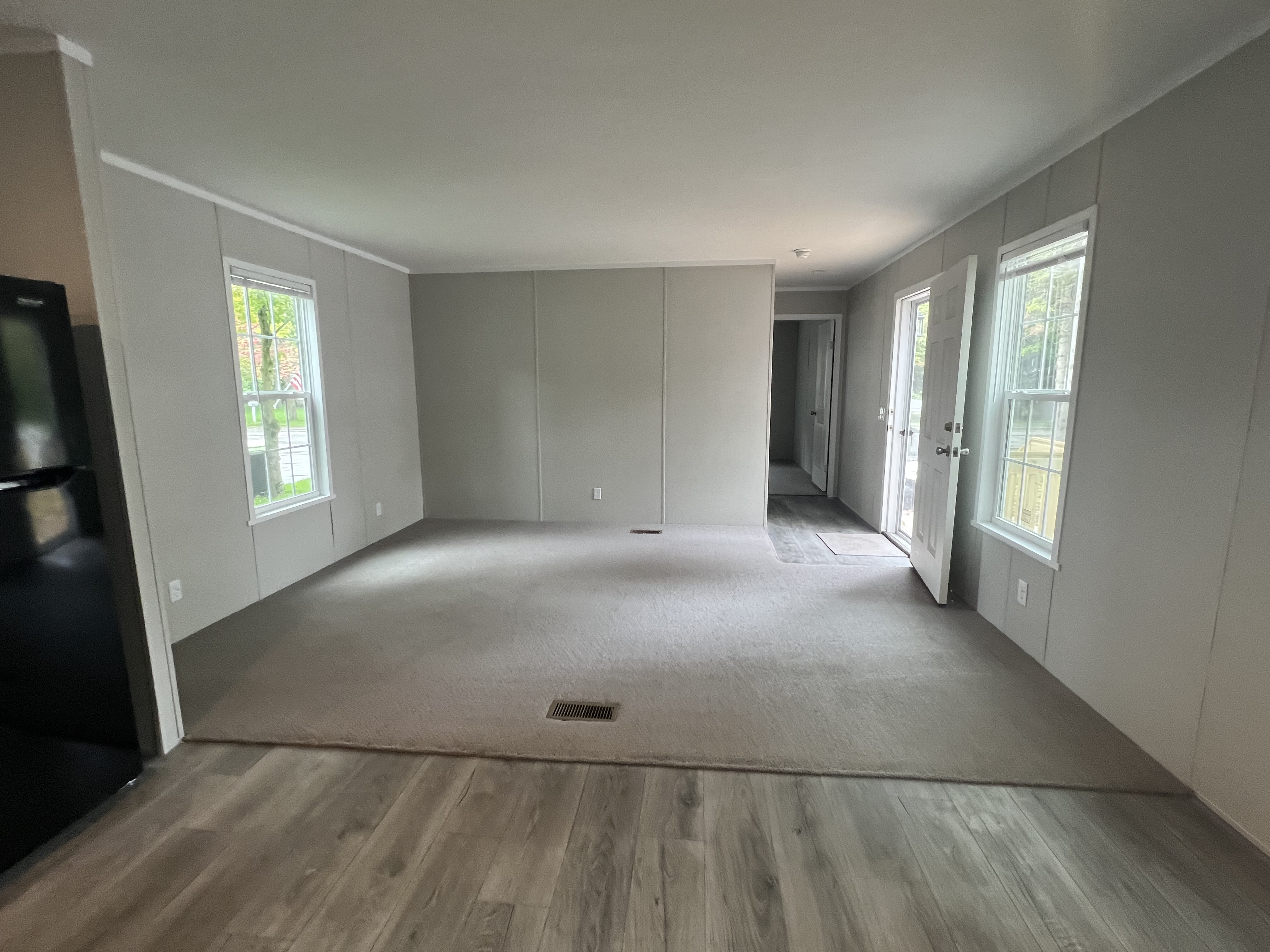 Move-In Ready 2 Bed 2 Bath Home - single wide - in Kawkawlin, MI - photo 2 of 11