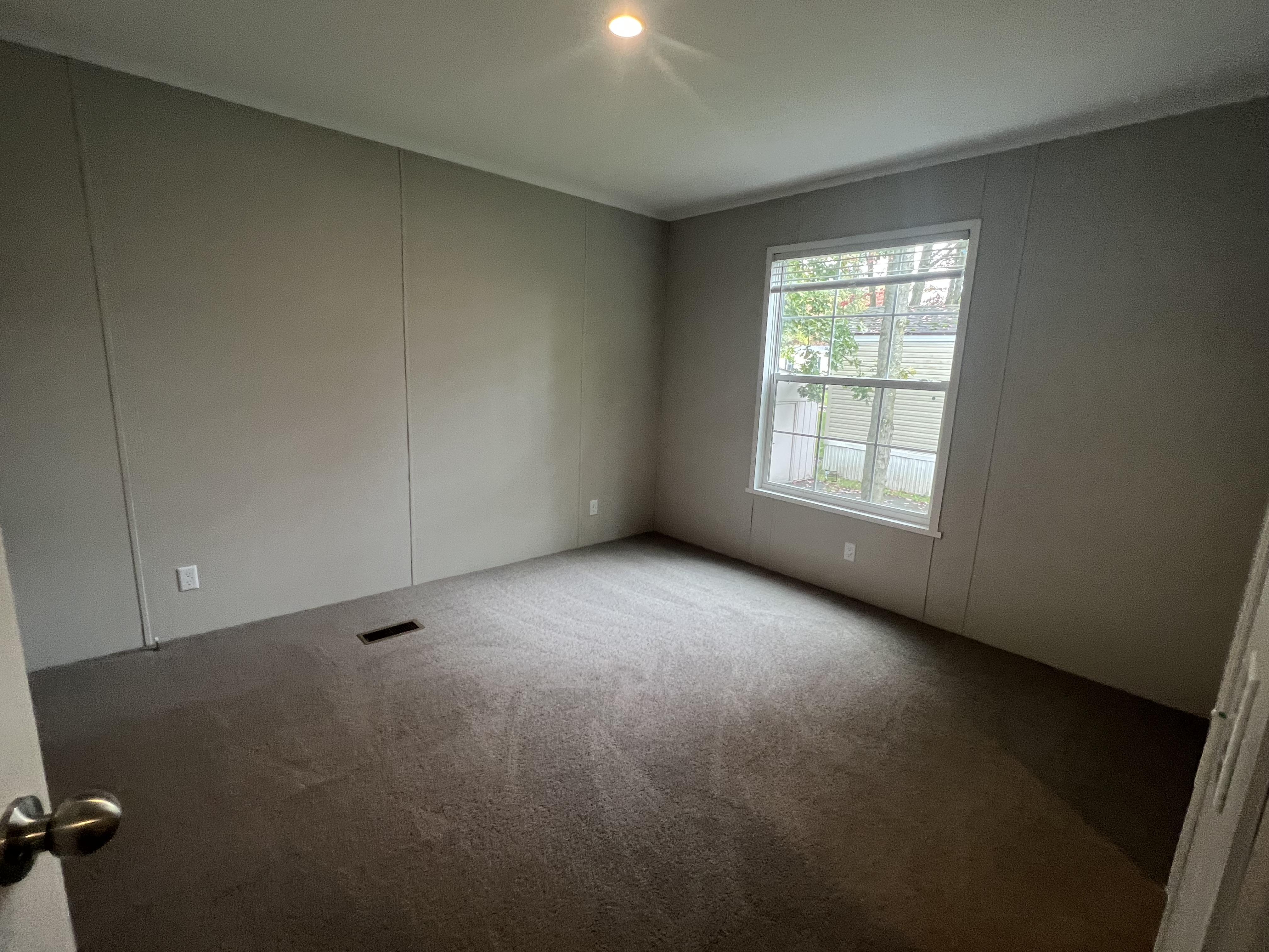 Move-In Ready 2 Bed 2 Bath Home - single wide - in Kawkawlin, MI - photo 3 of 11