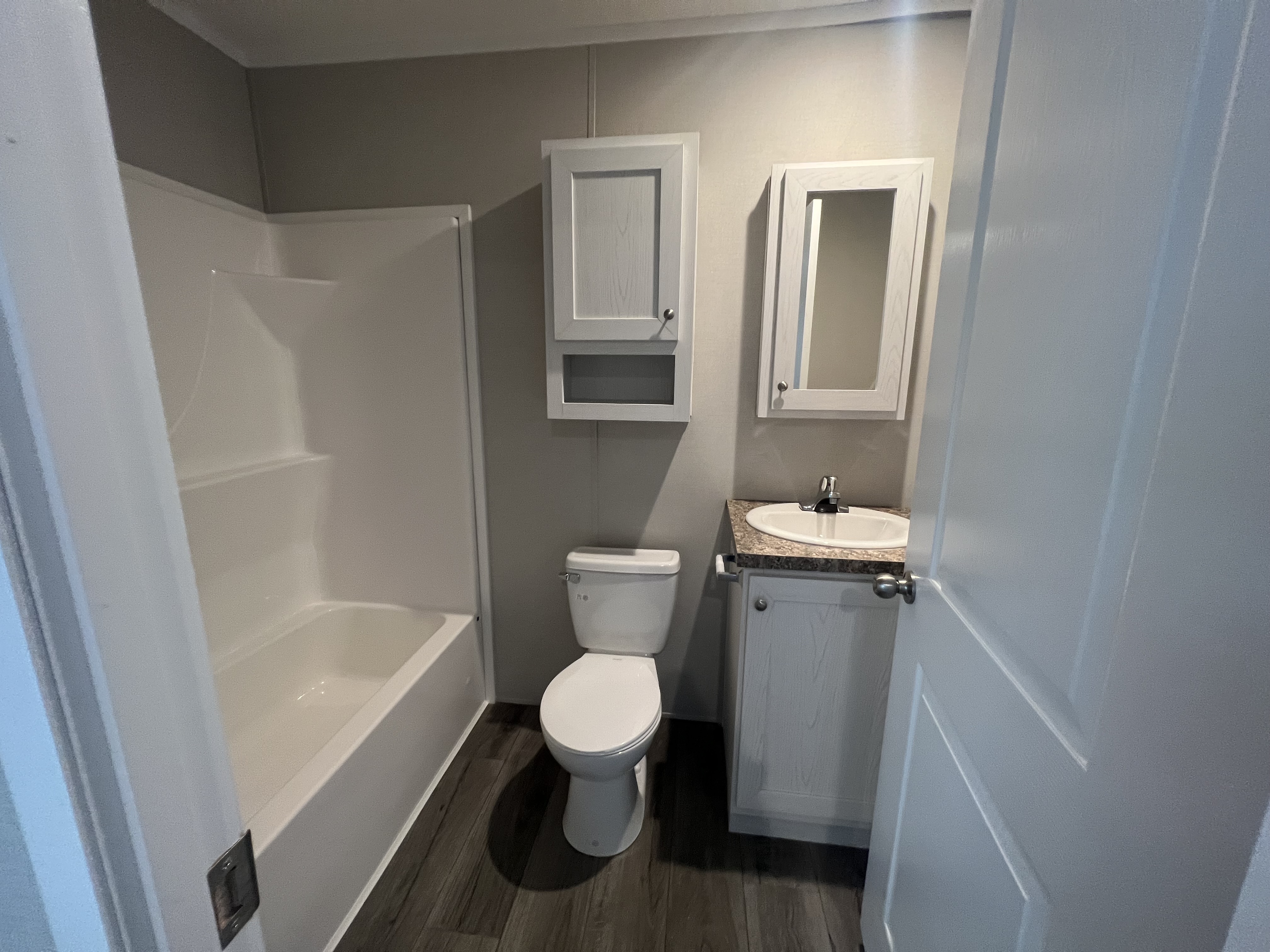 Move-In Ready 2 Bed 2 Bath Home - single wide - in Kawkawlin, MI - photo 4 of 11