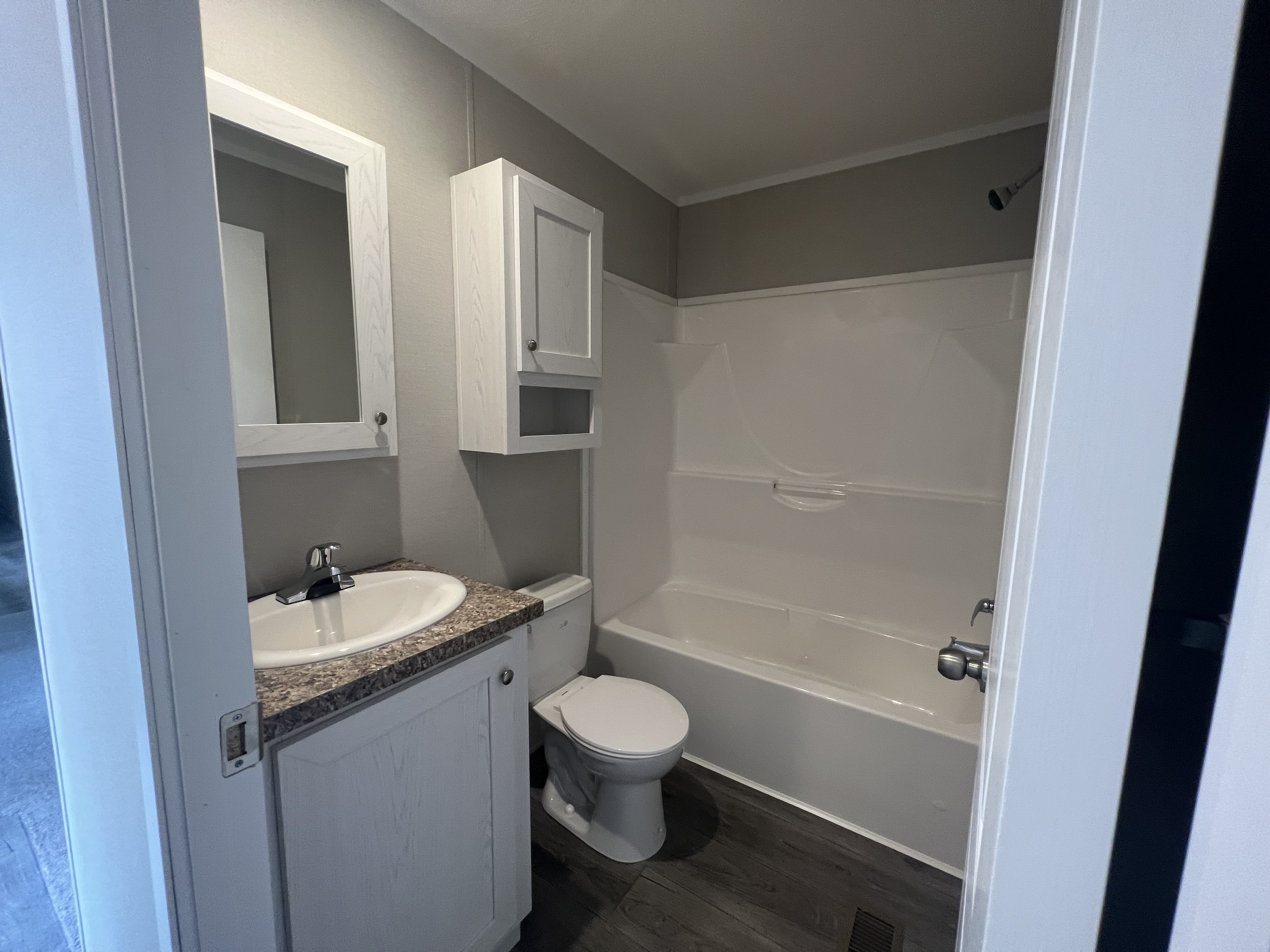 Move-In Ready 2 Bed 2 Bath Home - single wide - in Kawkawlin, MI - photo 5 of 11