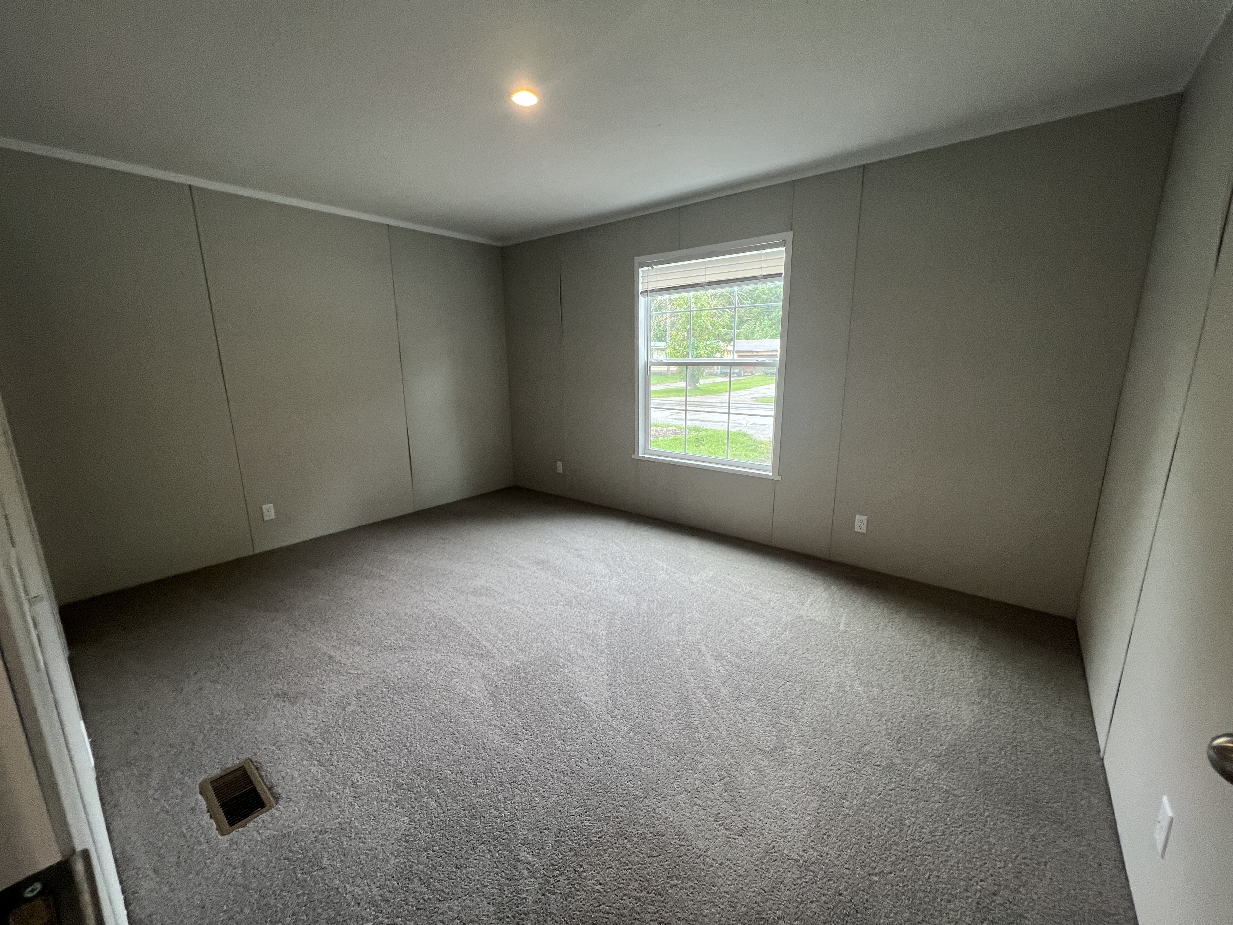 Move-In Ready 2 Bed 2 Bath Home - single wide - in Kawkawlin, MI - photo 6 of 11