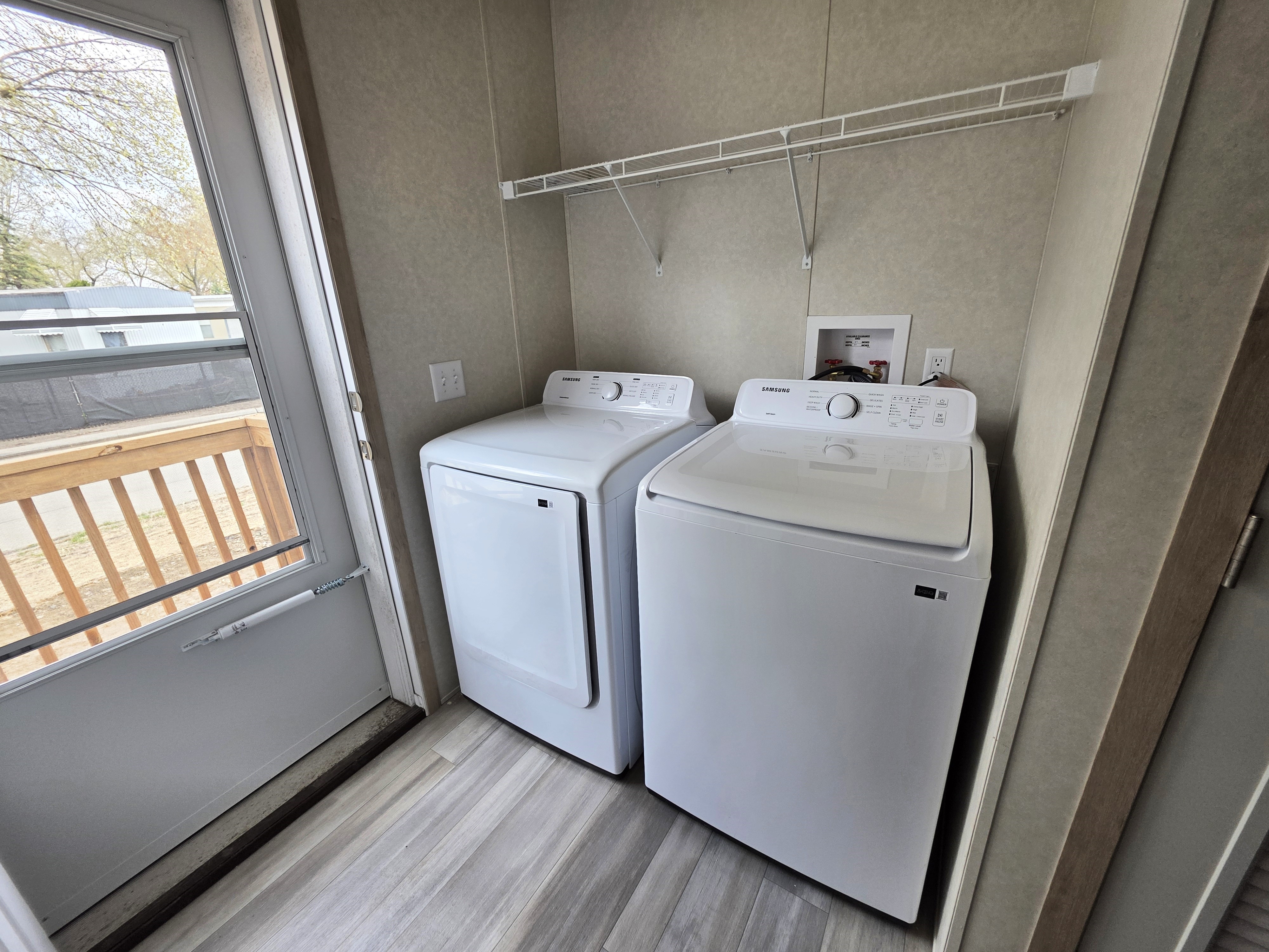 3 bed 2 Bath Available Now - single wide - in Warren, MI - photo 1 of 15