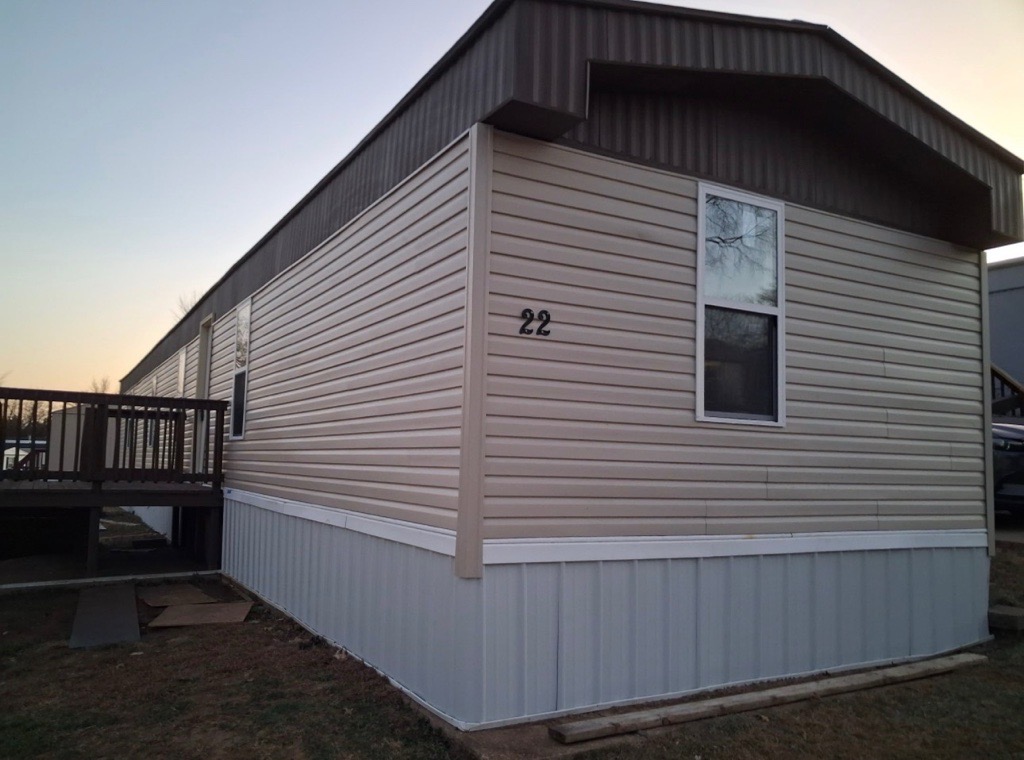 AFFORDABLE LIVING WITH AMENITIES! - single wide - in House Springs, MO - photo 2 of 15
