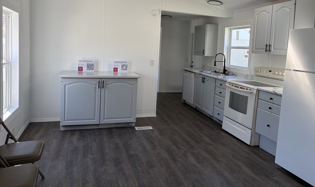 AFFORDABLE LIVING WITH AMENITIES! - single wide - in House Springs, MO - photo 3 of 15