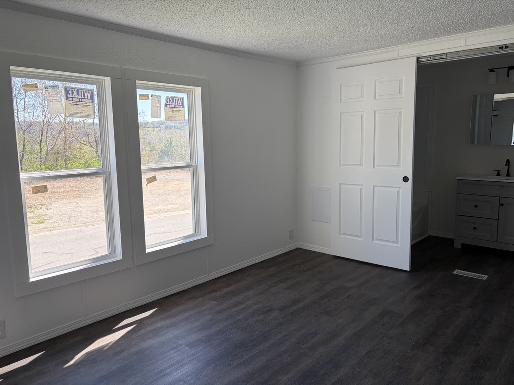 AFFORDABLE LIVING WITH AMENITIES! - single wide - in House Springs, MO - photo 6 of 15
