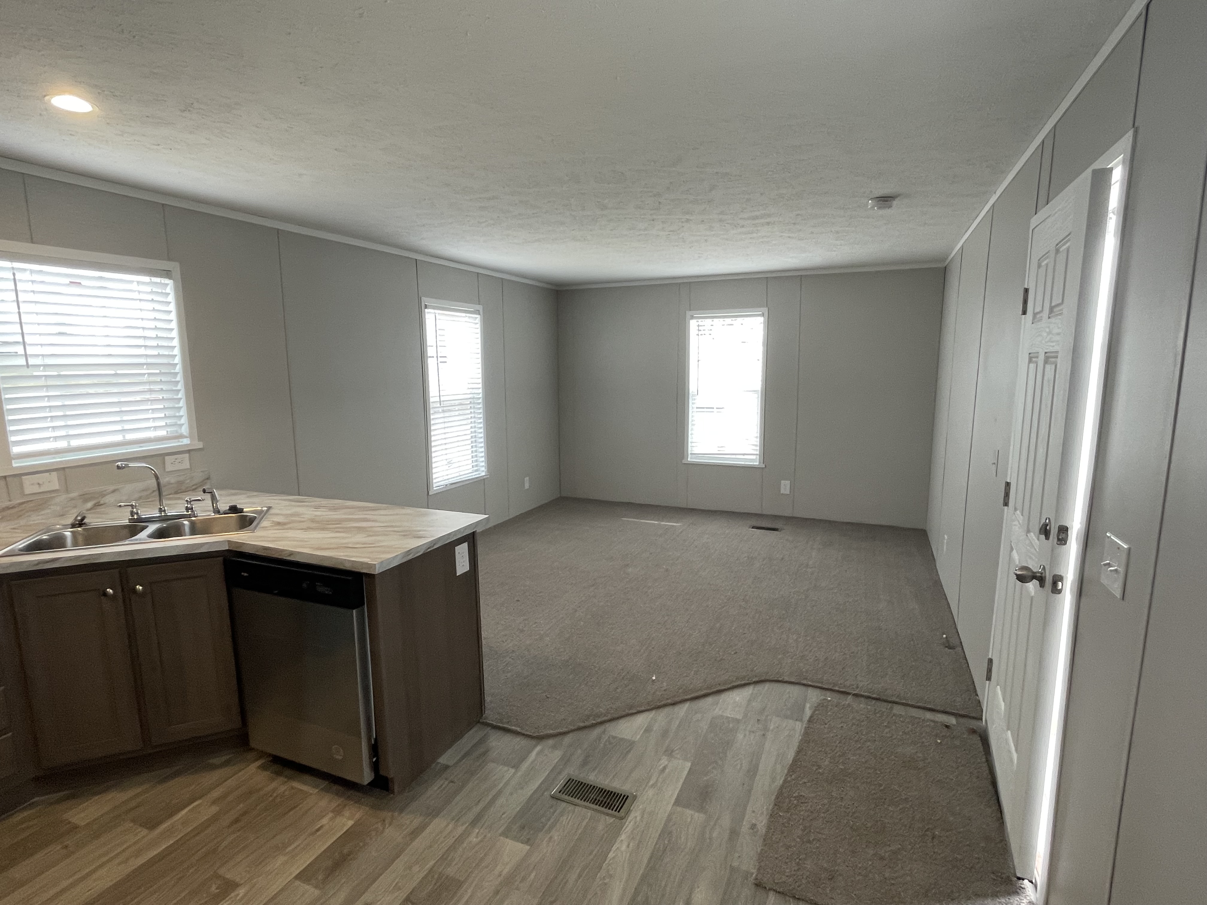 AFFORDABLE LIVING WITH AMENITIES! - single wide - in House Springs, MO - photo 1 of 4