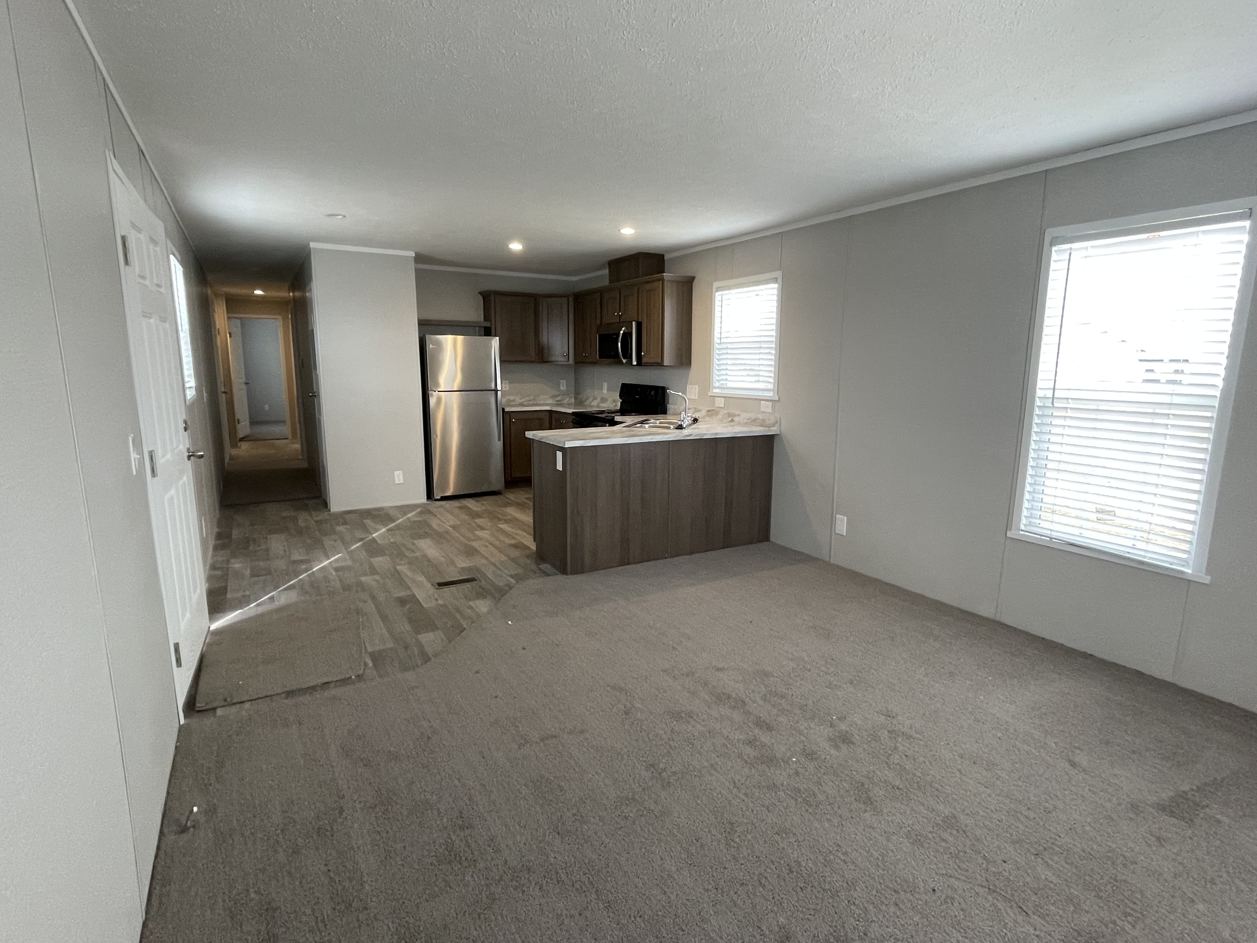 AFFORDABLE LIVING WITH AMENITIES! - single wide - in House Springs, MO - photo 2 of 4