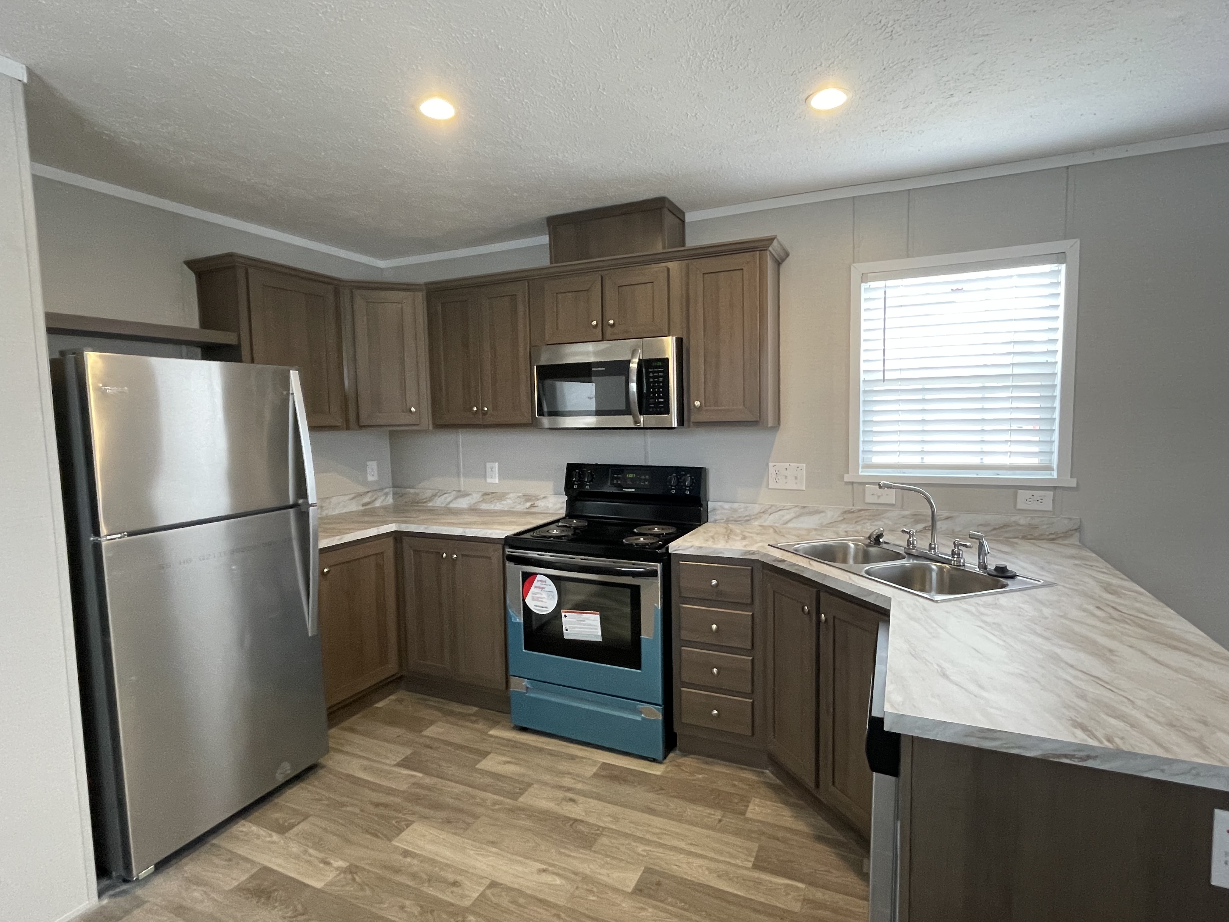 AFFORDABLE LIVING WITH AMENITIES! - single wide - in House Springs, MO - photo 3 of 4