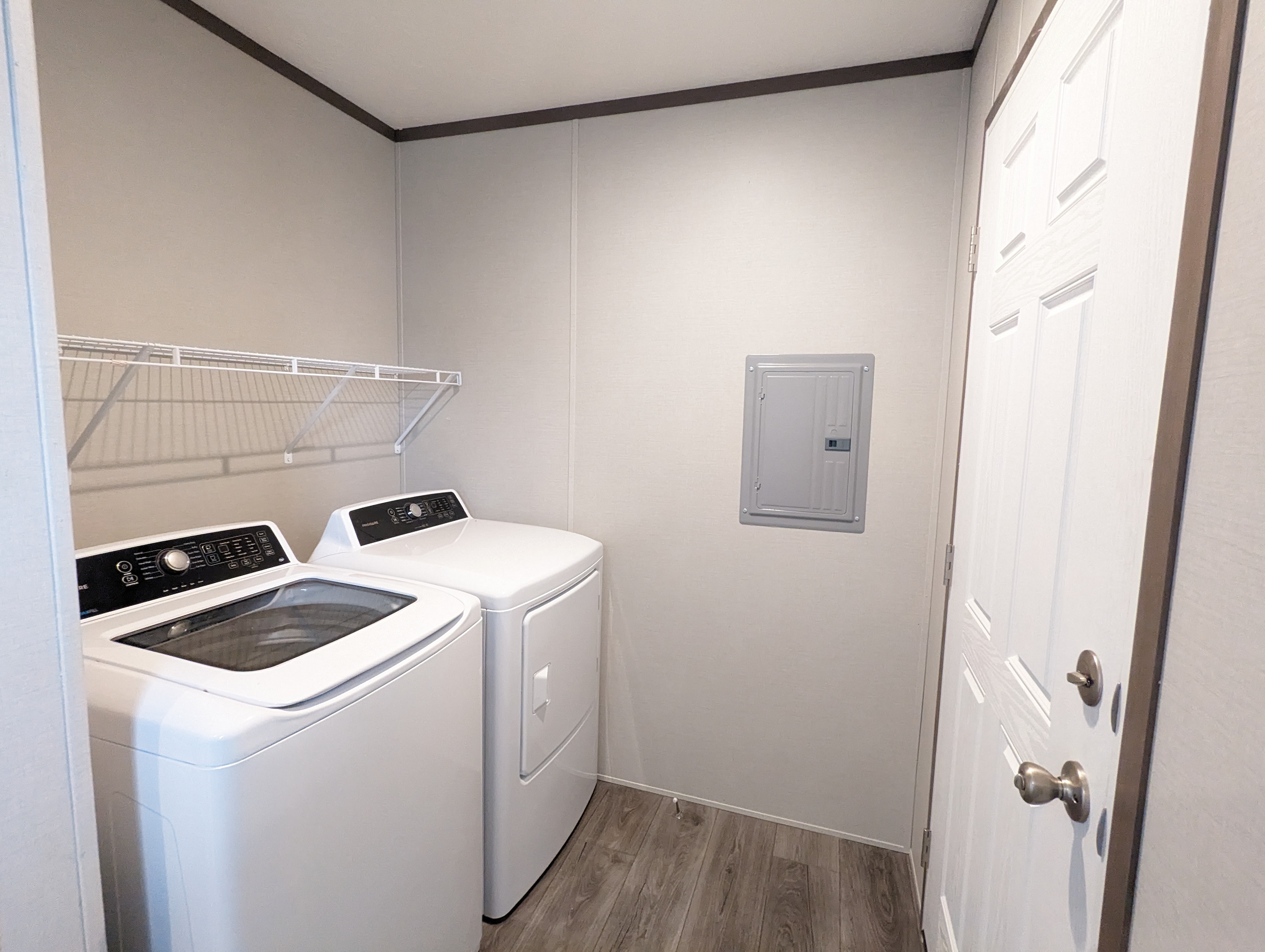 Jump Into Spring In This Beautiful Upgraded Home! - single wide - in Springfield, IL - photo 1 of 12