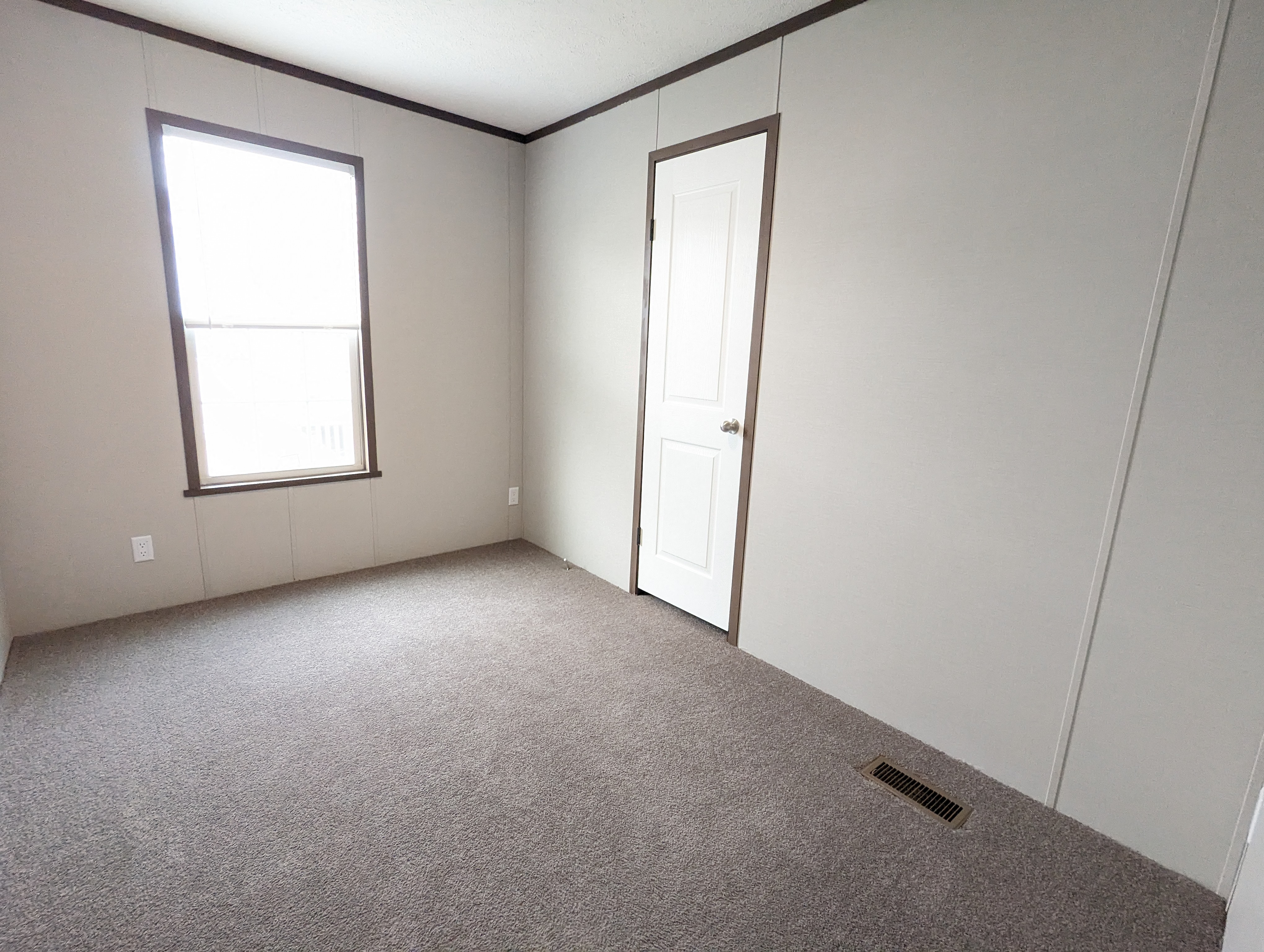 Jump Into Spring In This Beautiful Upgraded Home! - single wide - in Springfield, IL - photo 2 of 12
