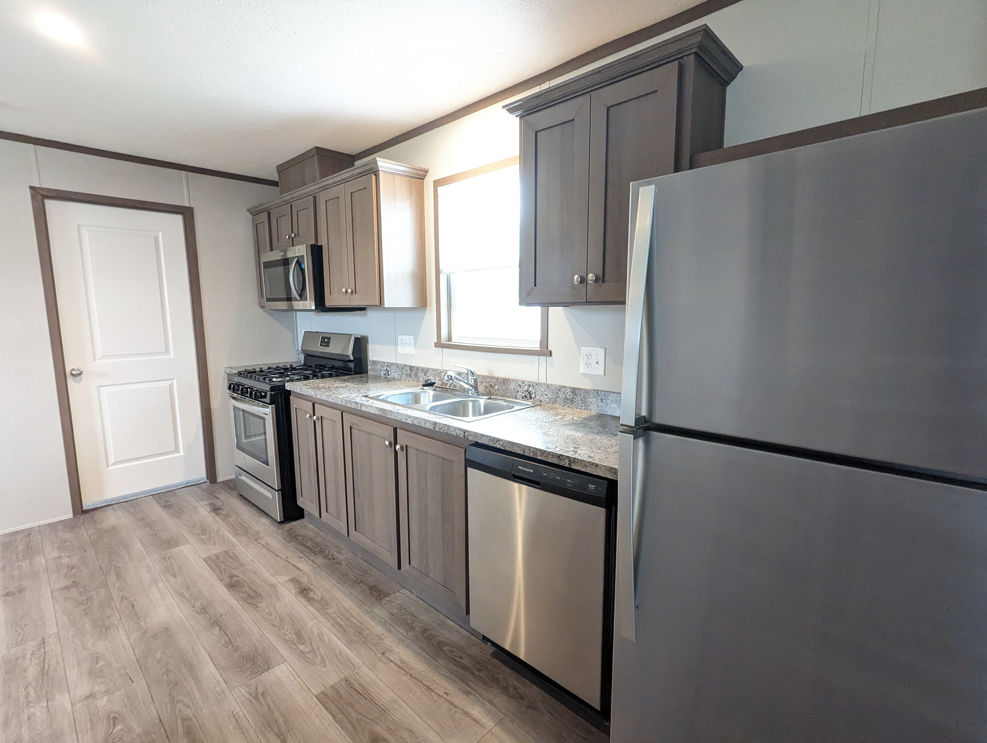 Jump Into Spring In This Beautiful Upgraded Home! - single wide - in Springfield, IL - photo 5 of 12