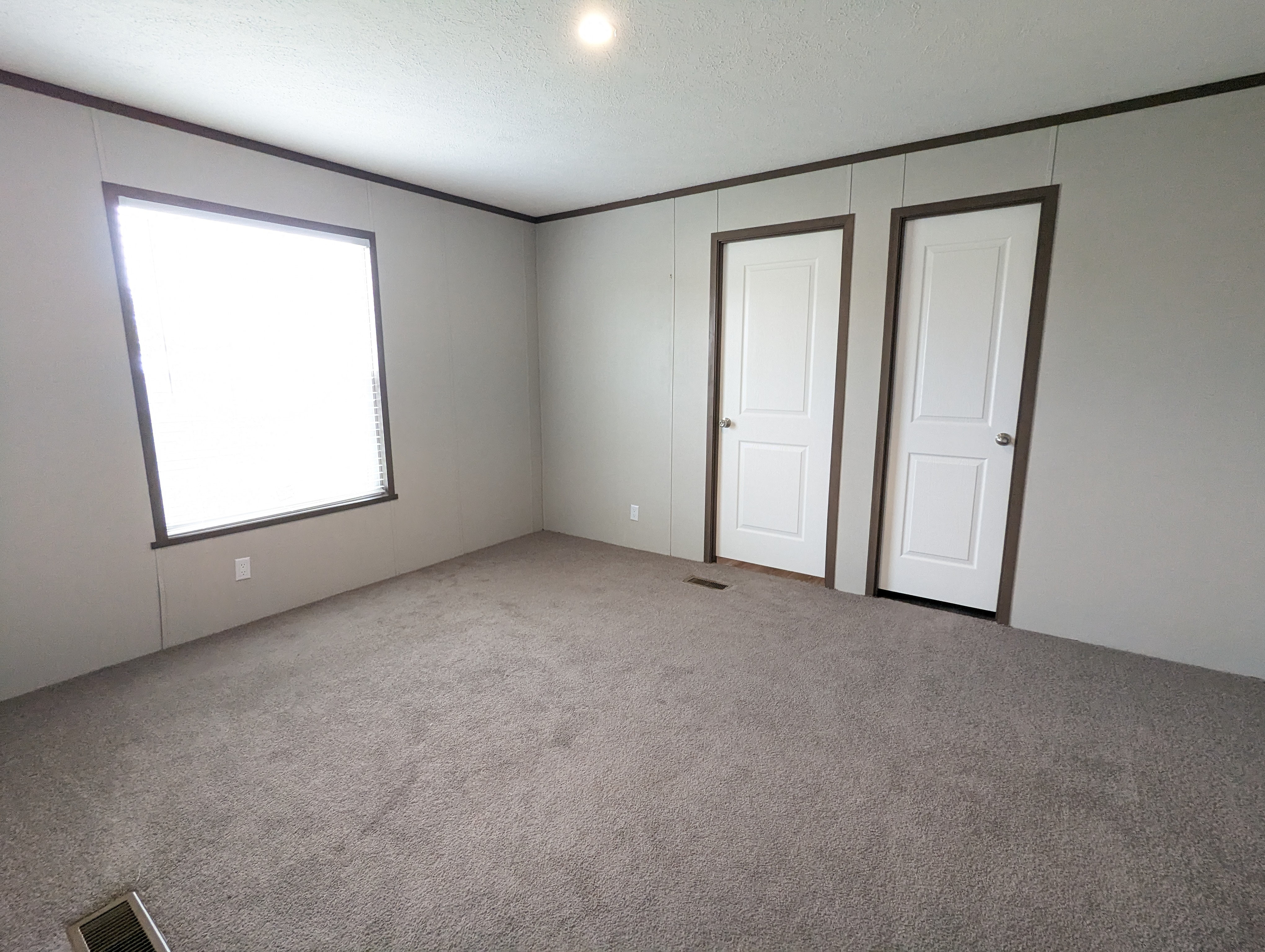 Jump Into Spring In This Beautiful Upgraded Home! - single wide - in Springfield, IL - photo 9 of 12