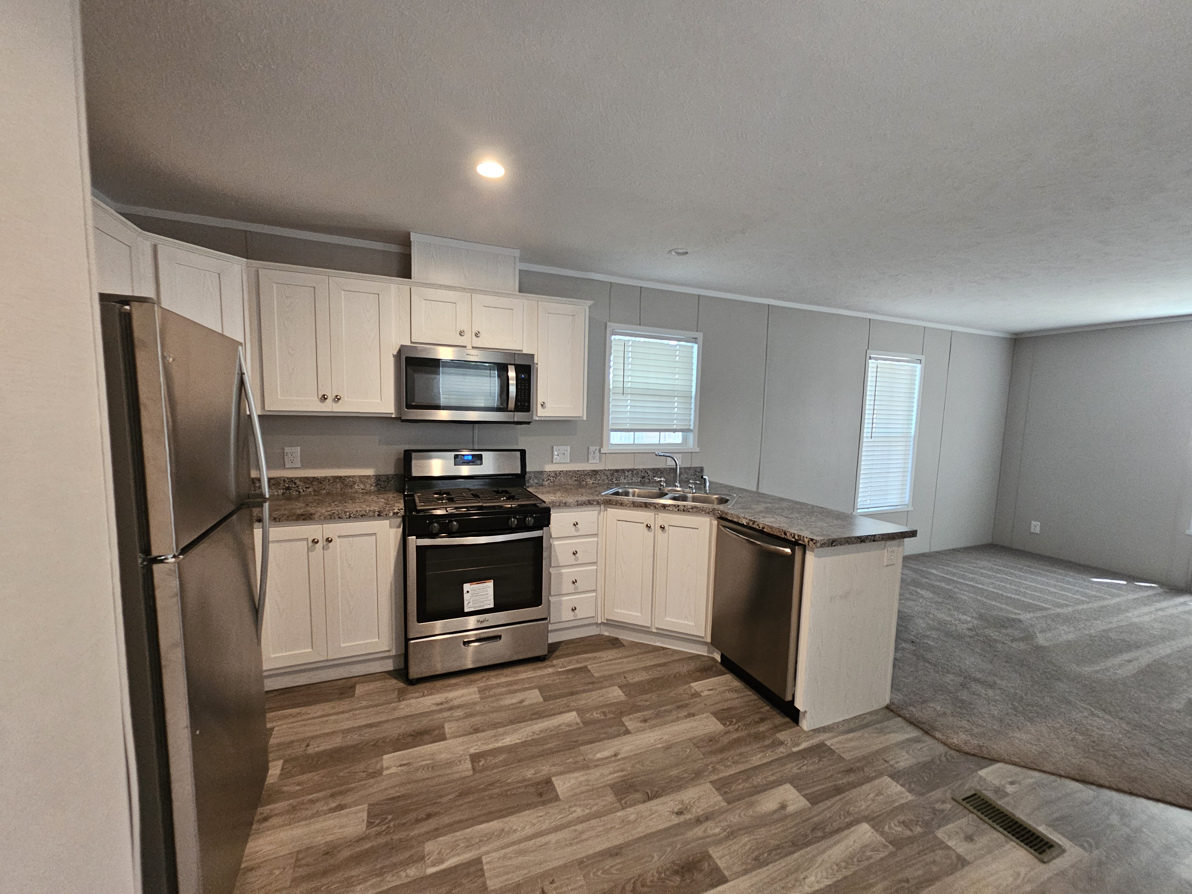 2 Bed 2 Bath in Liberty MO - single wide - in Liberty, MO - photo 5 of 6