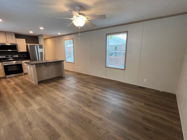 3 Bed 2 Bath Home Available Now Warren MI - single wide - in Warren, MI - photo 8 of 15