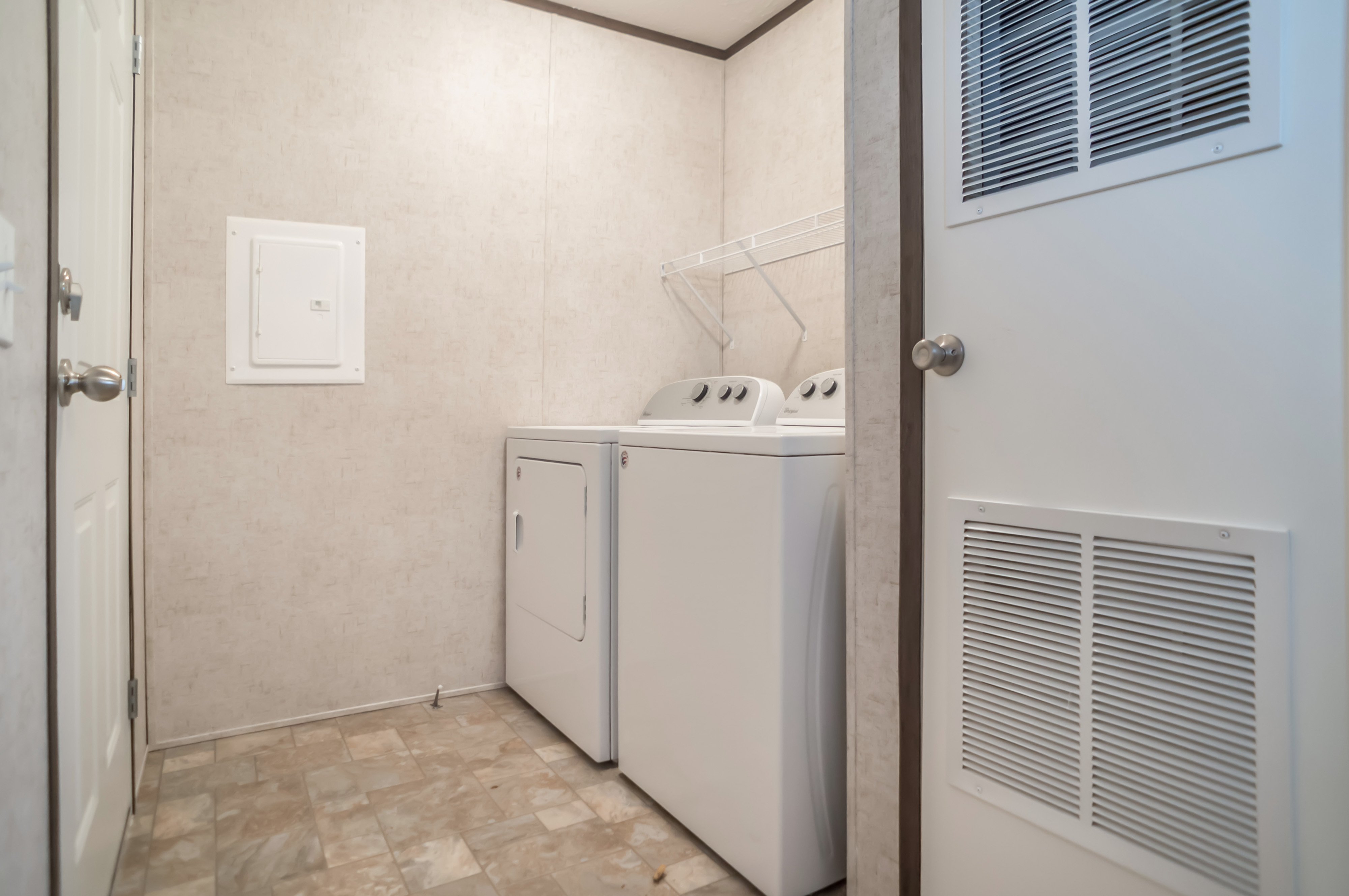 MOVE-IN READY! - single wide - in Kawkawlin, MI - photo 4 of 9