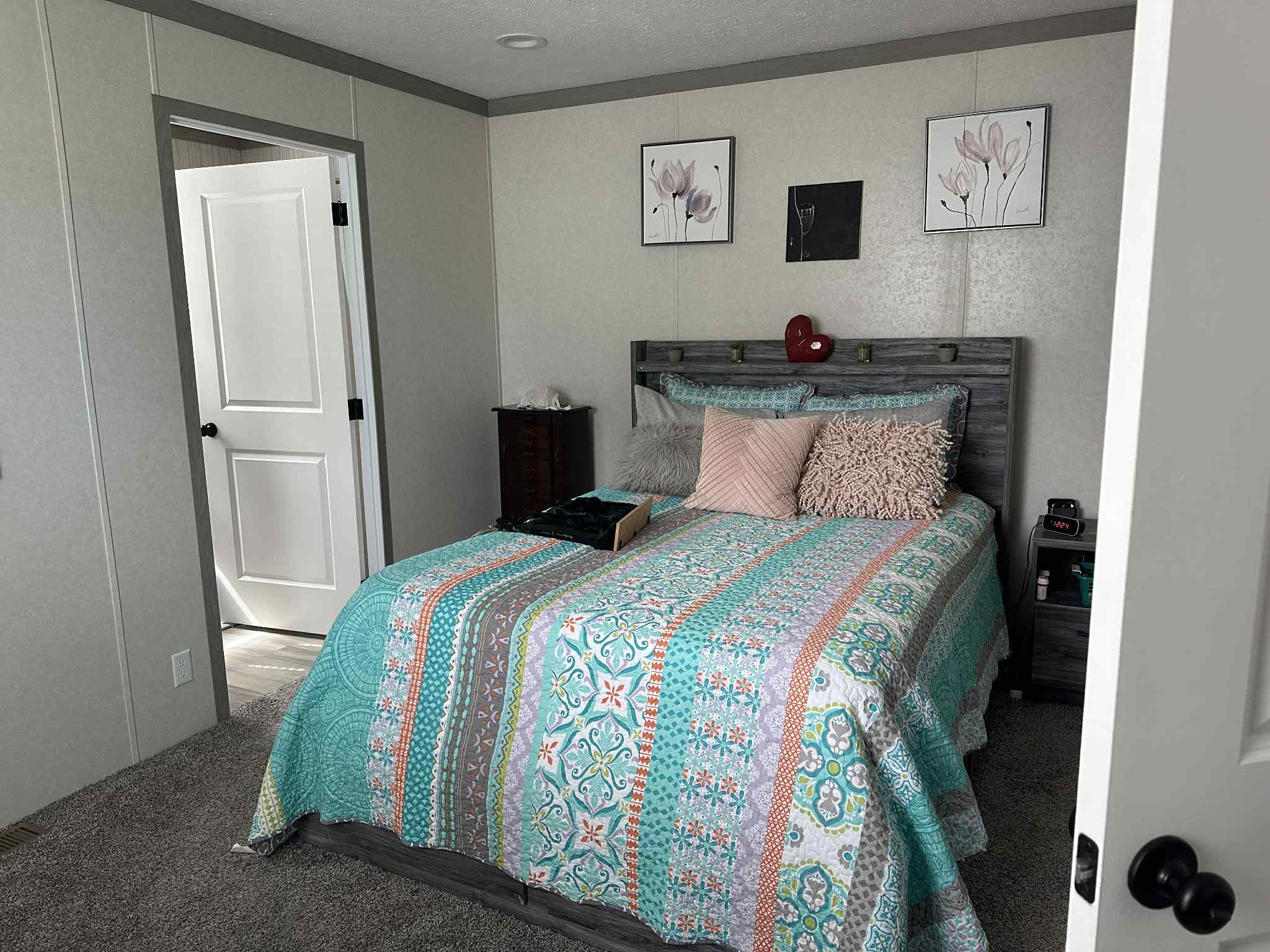 AFFORDABLE LIVING  WITH AMENITIES! - double wide - in Galesburg, MI - photo 4 of 6