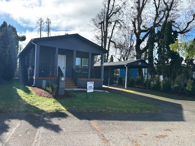 Oak Estates Sp. #39 - single wide - in Stayton, OR - photo 1 of 2